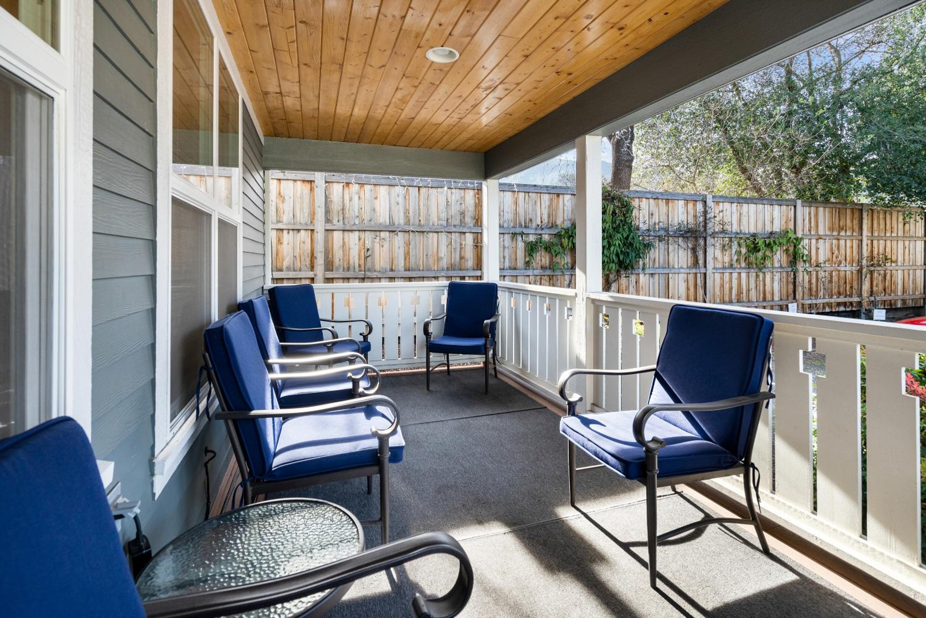 Pioneer Vacation Rentals - Pioneer Craftsman House view 4