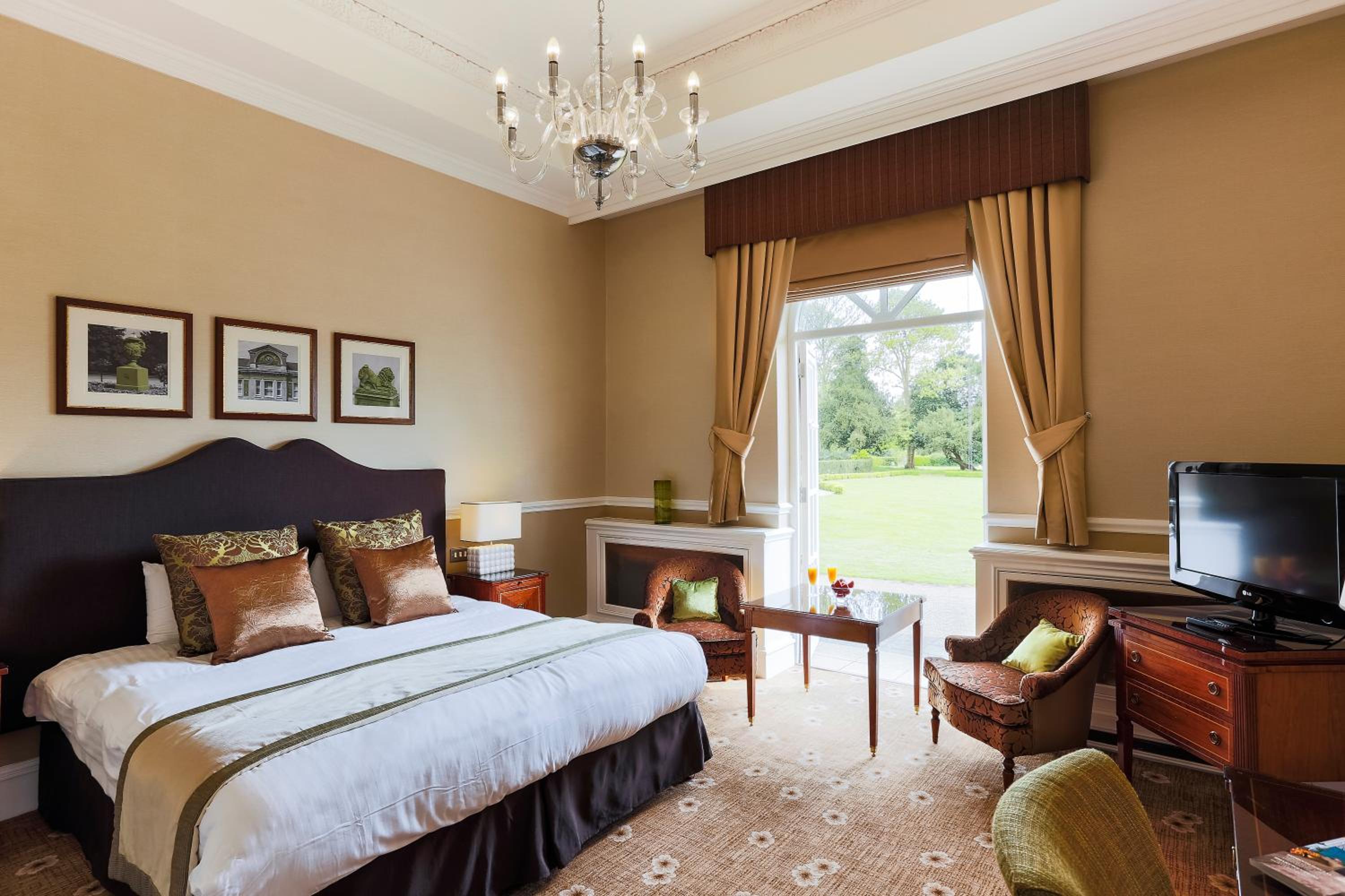 Bishops Stortford Vacations - Down Hall Hotel - Property Image 2