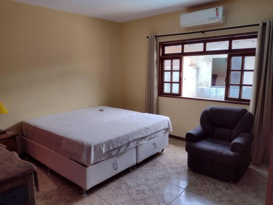 Casa confortável com piscina e churrasqueira