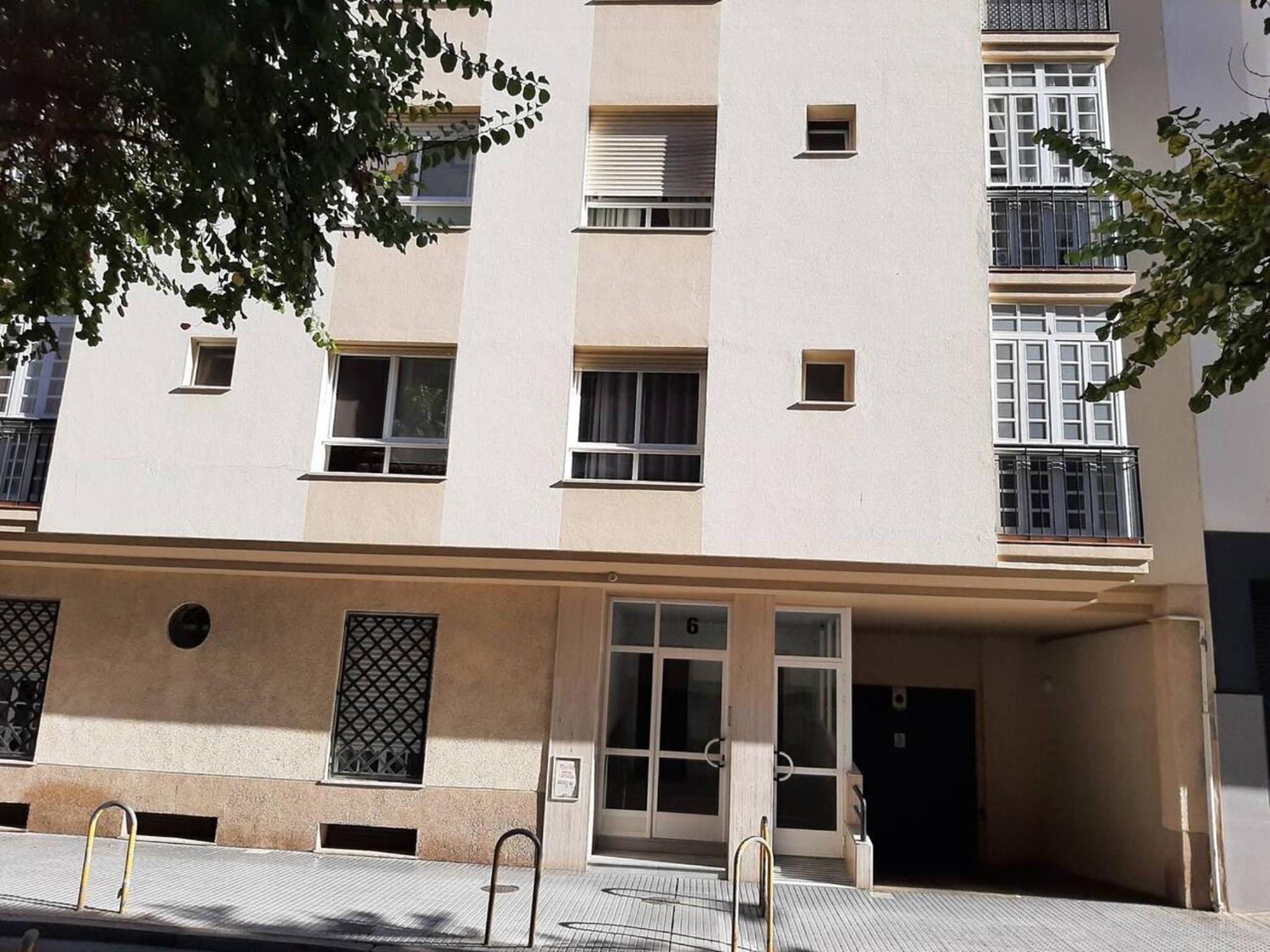Charming apartment in Cádiz, 63 m² with welcoming terrace view 5
