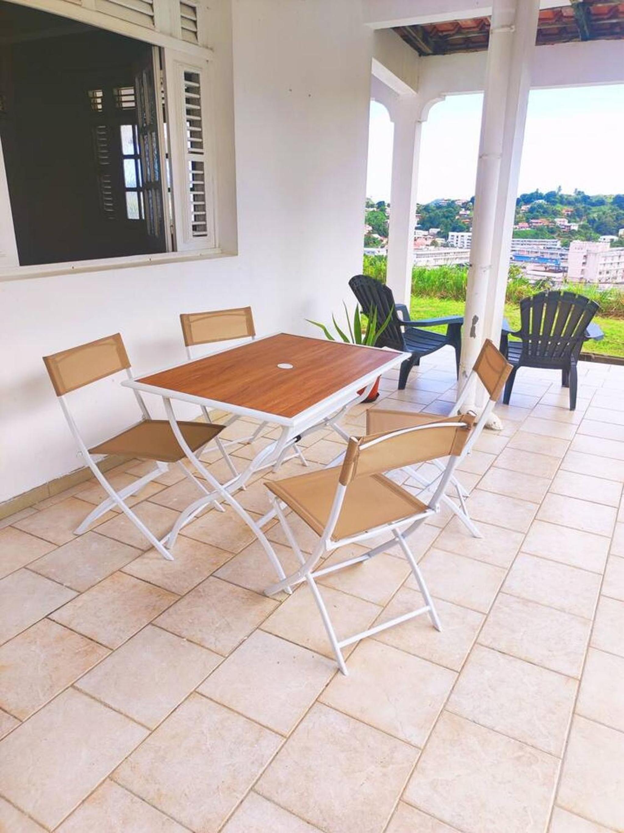 Appartement agreable a La Trinite 30 m² Terrasse privative view 3