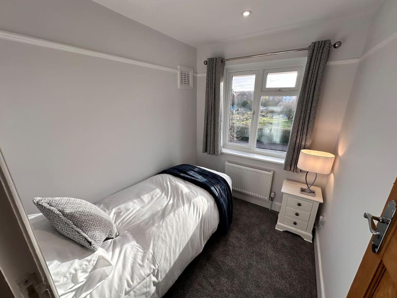 City centre home in Canterbury with free parking view 4