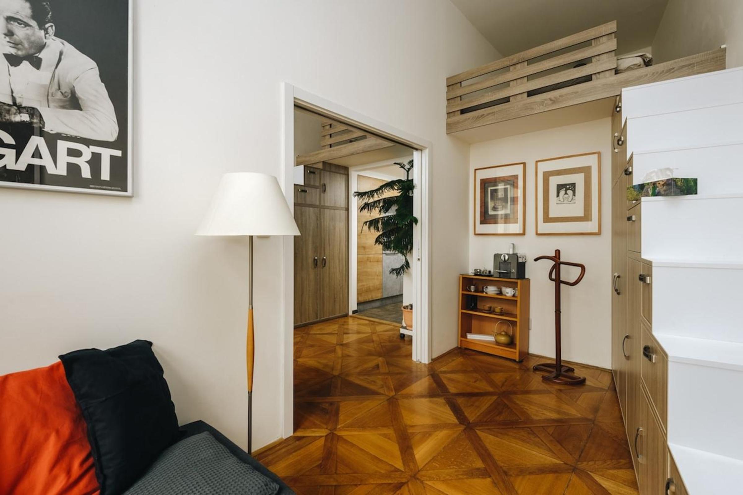 Cozy & comfortable apt walking anywhere you want SEN