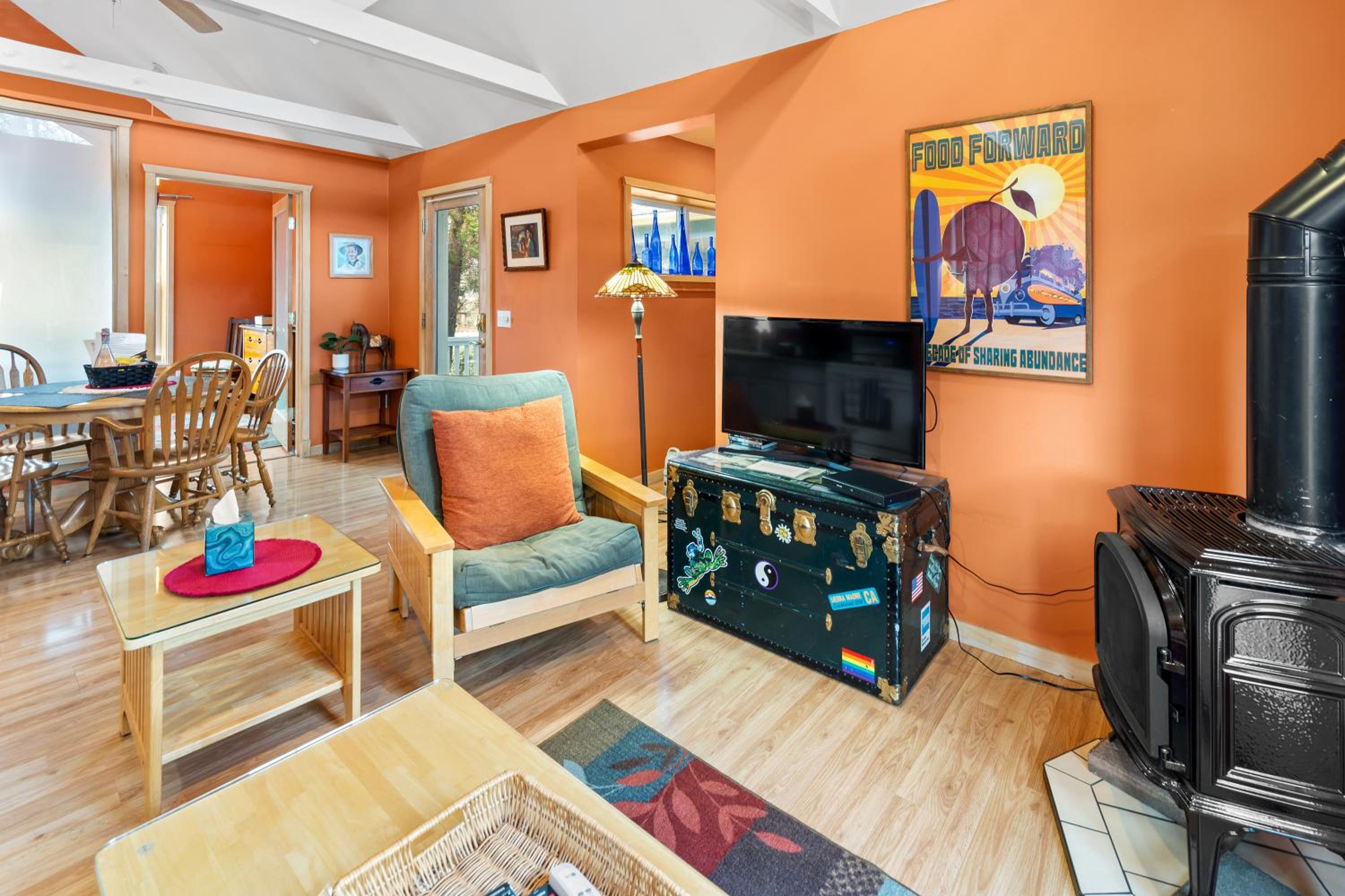 Bluemoon Vacation Rentals - Bluemoon Cottage view 5