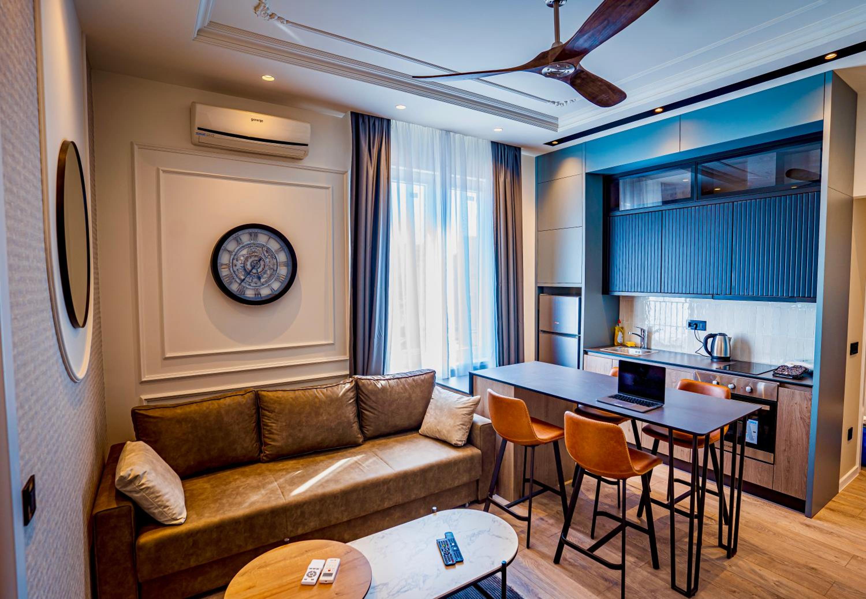 Miha Premium Apartment 2BR 50m from Main Square view 2