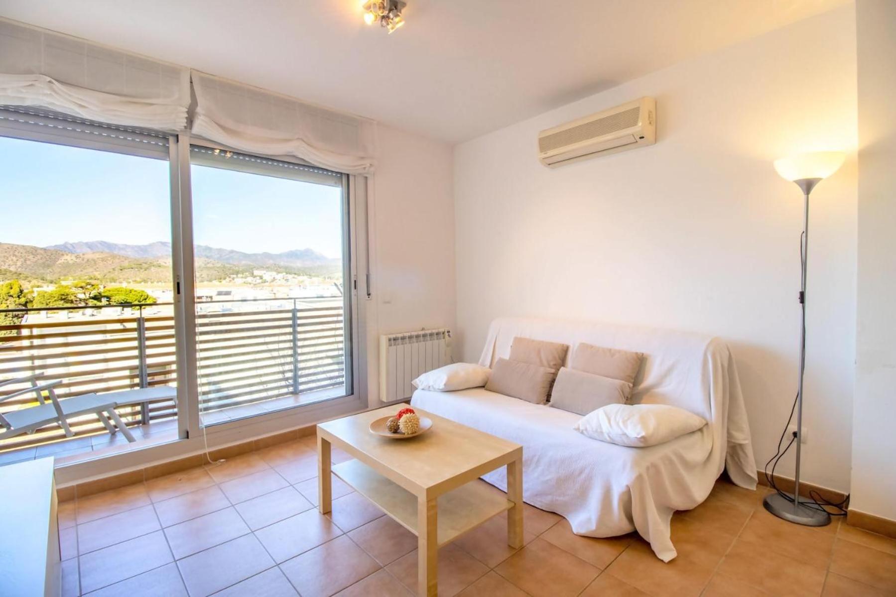 Port de Llançà 44 Apartamento moderno con terraza view 2