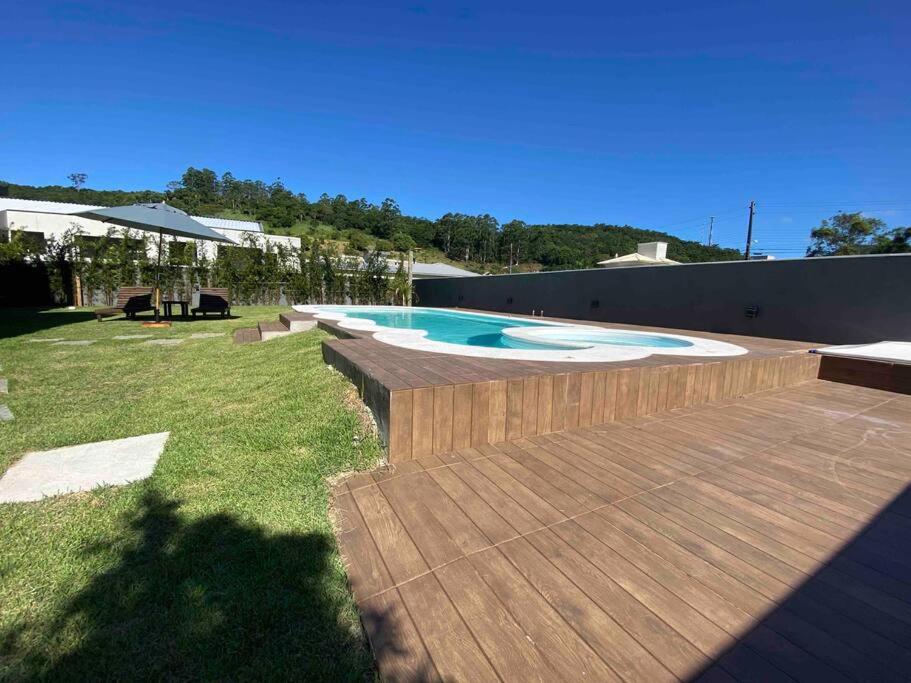 Casa Alto Padrão em condomínio fechado