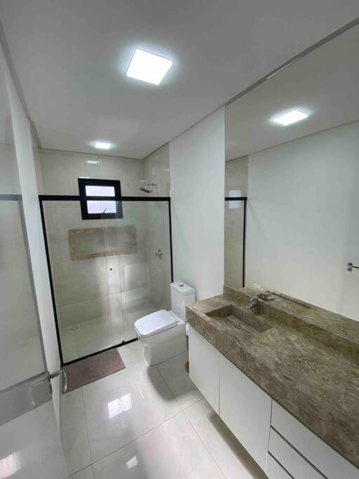 Casa Alto Padrão em condomínio fechado