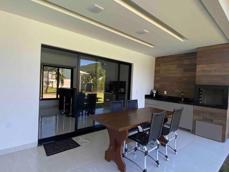 Casa Alto Padrão em condomínio fechado