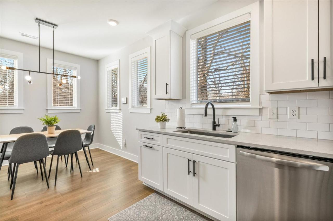 Scandinavian-Style Home with Balcony! SECURE Gated Complex, 10min to Downtown! Sleeps 6! view 5