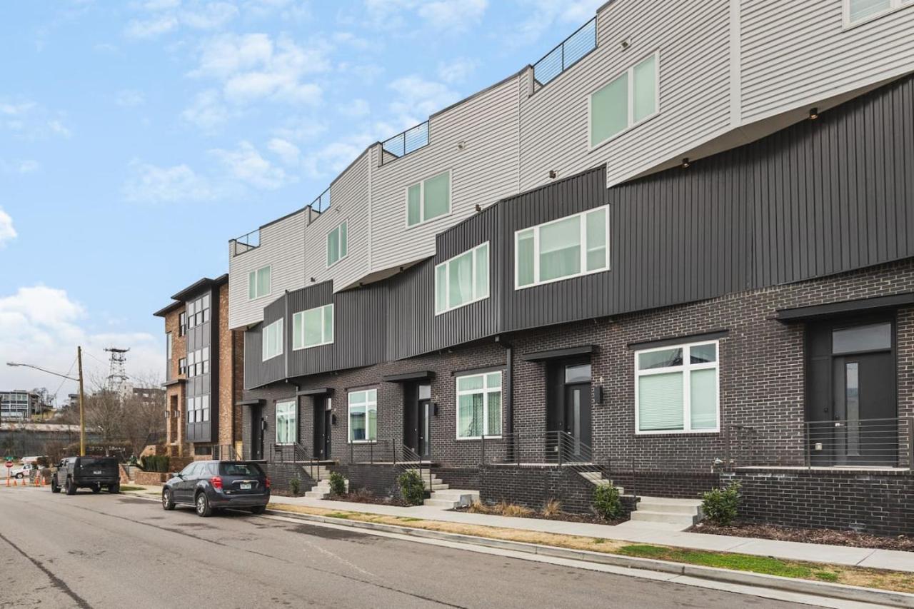 Home with Rooftop Deck & Garage, 2 miles to Downtown Broadway view 3