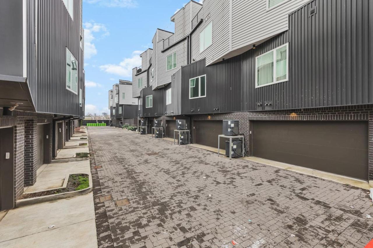 Home with Rooftop Deck & Garage, 2 miles to Downtown Broadway view 4