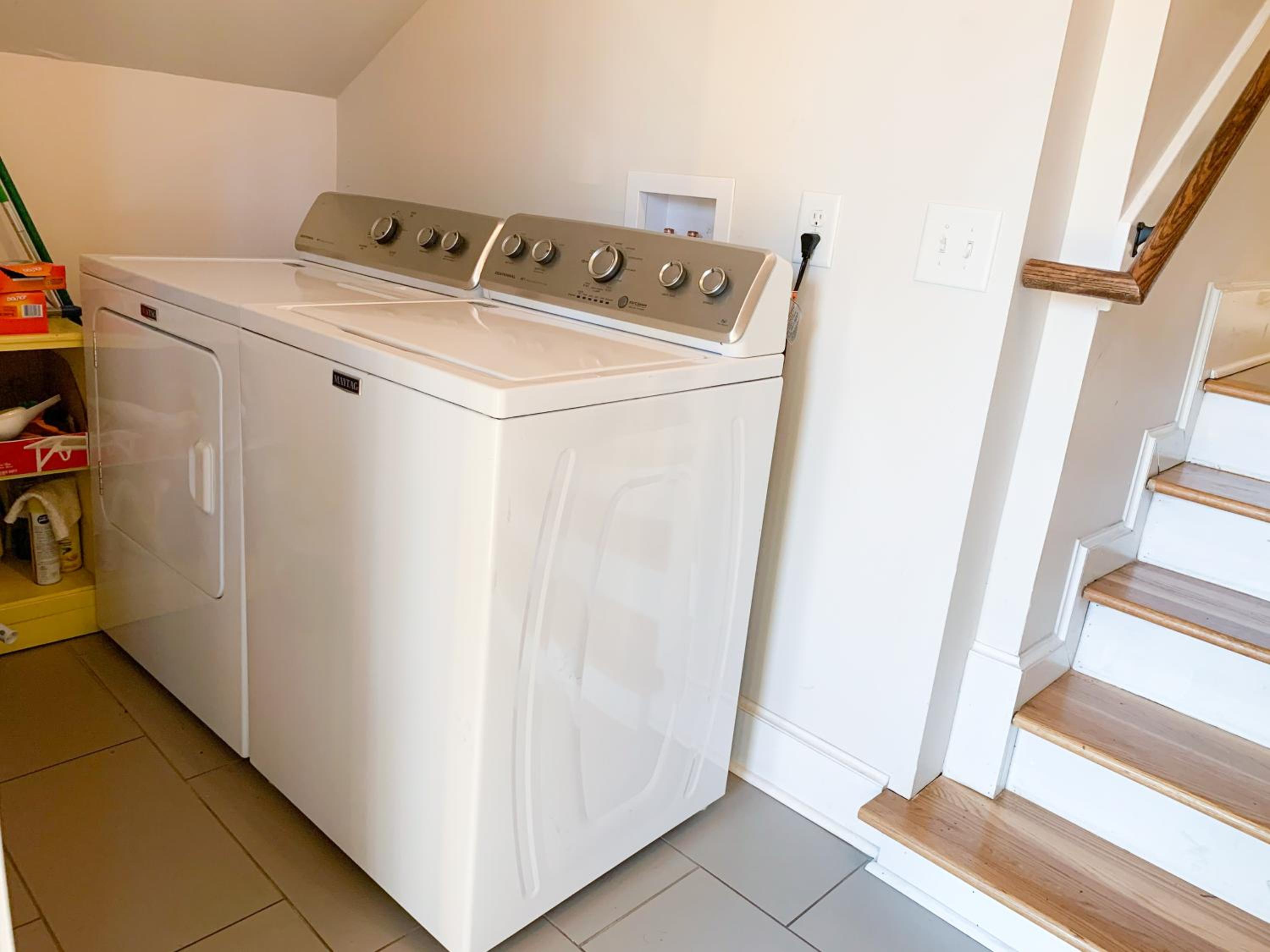 East Nashville upstairs apartment, one queen BR, 2 twin BR,1bath in Five Points, close to downtown view 5