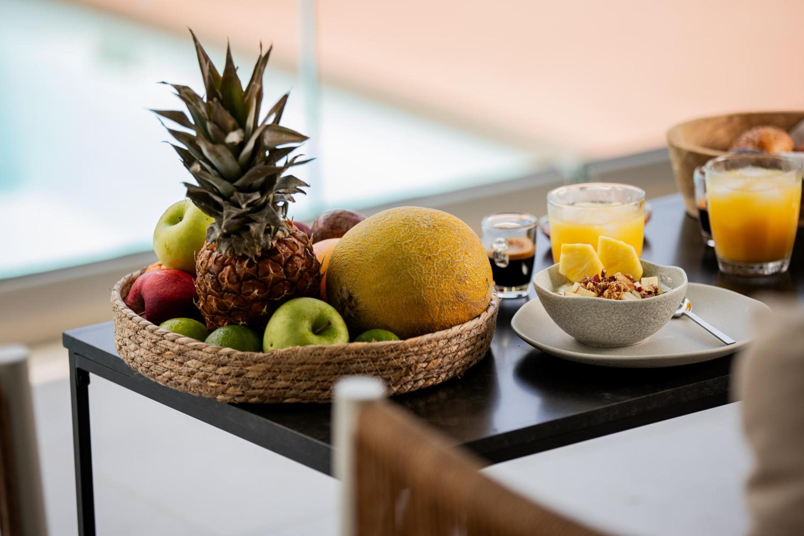 4 Roses Pool Villas
