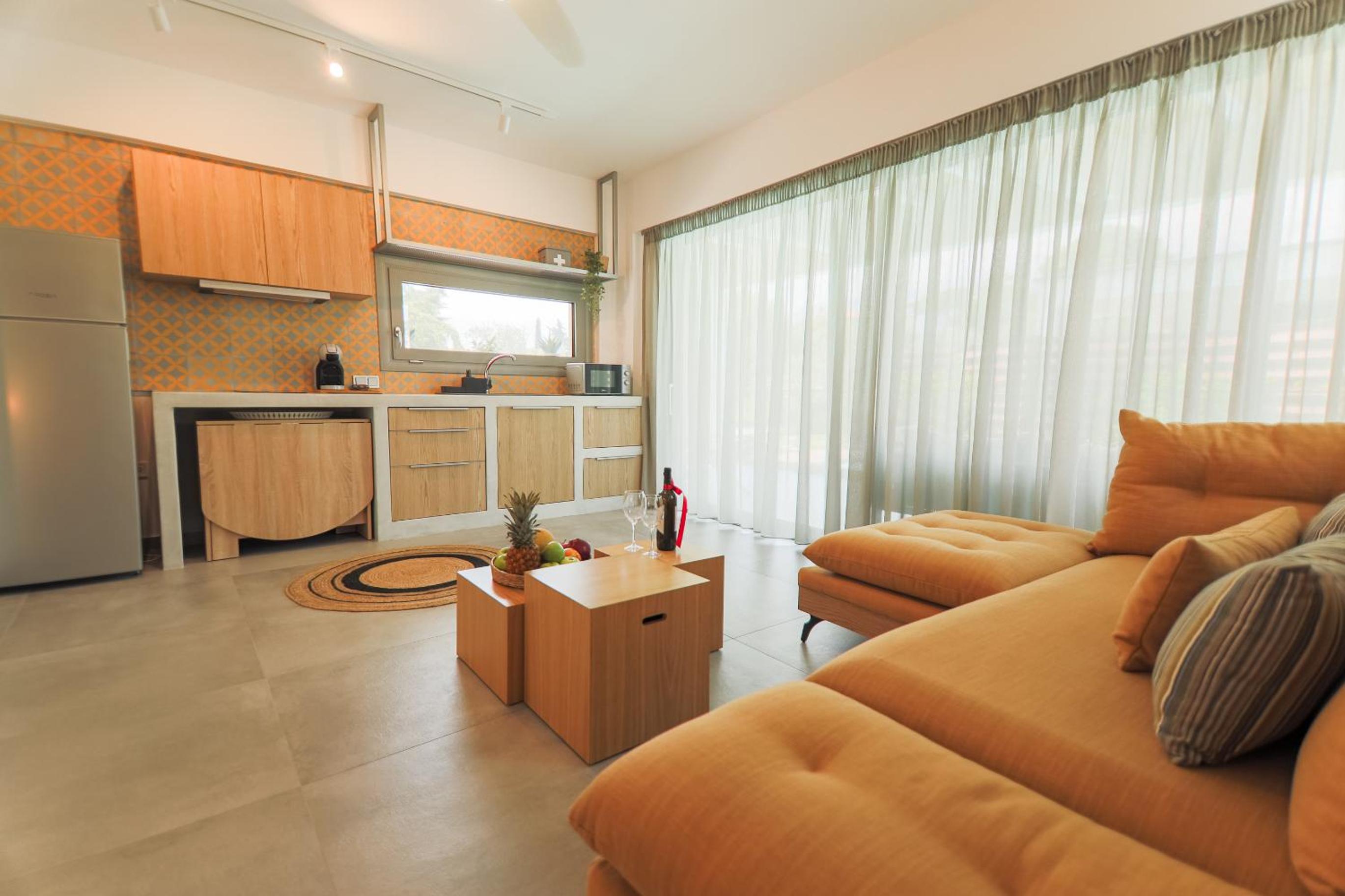 4 Roses Pool Villas