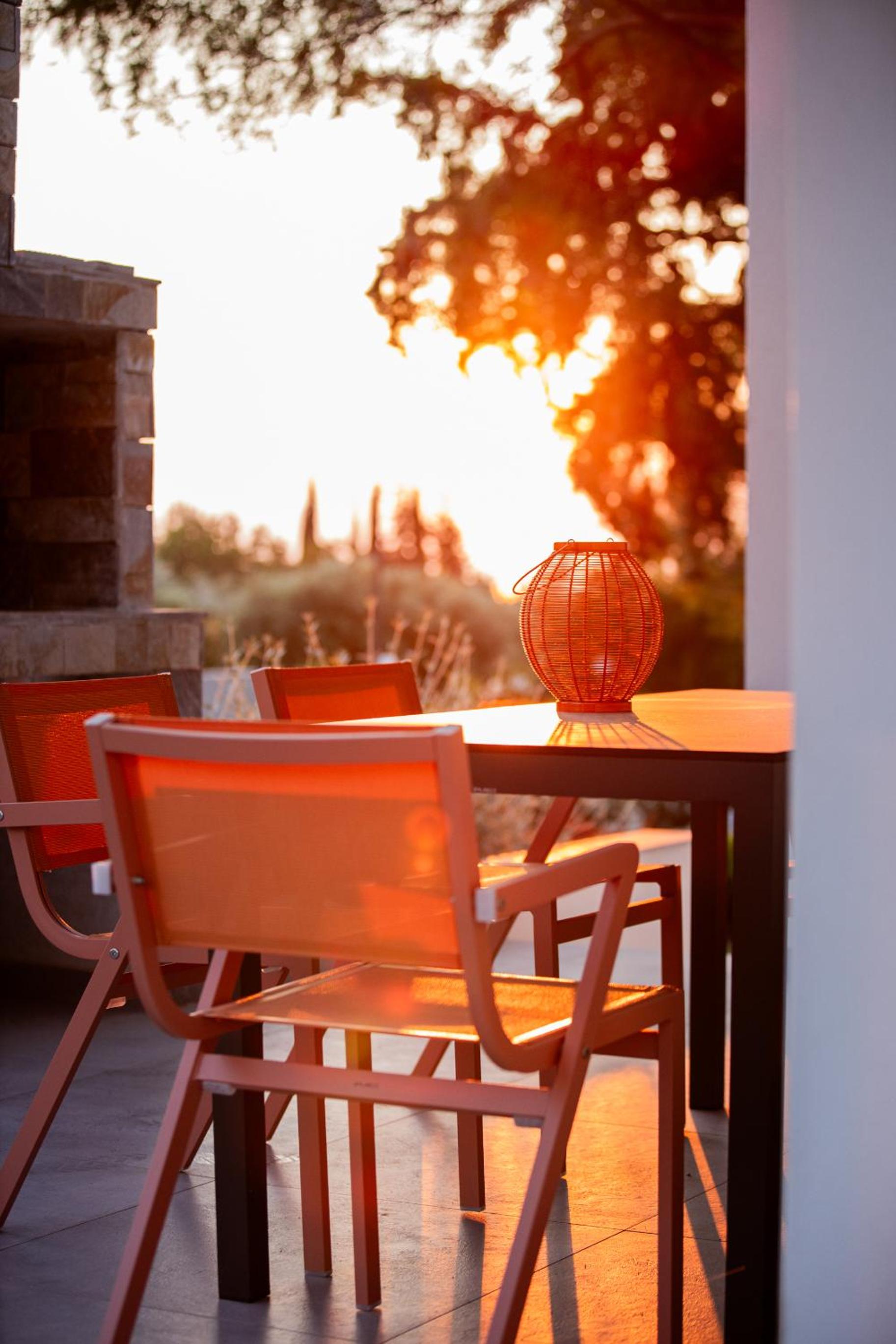 4 Roses Pool Villas