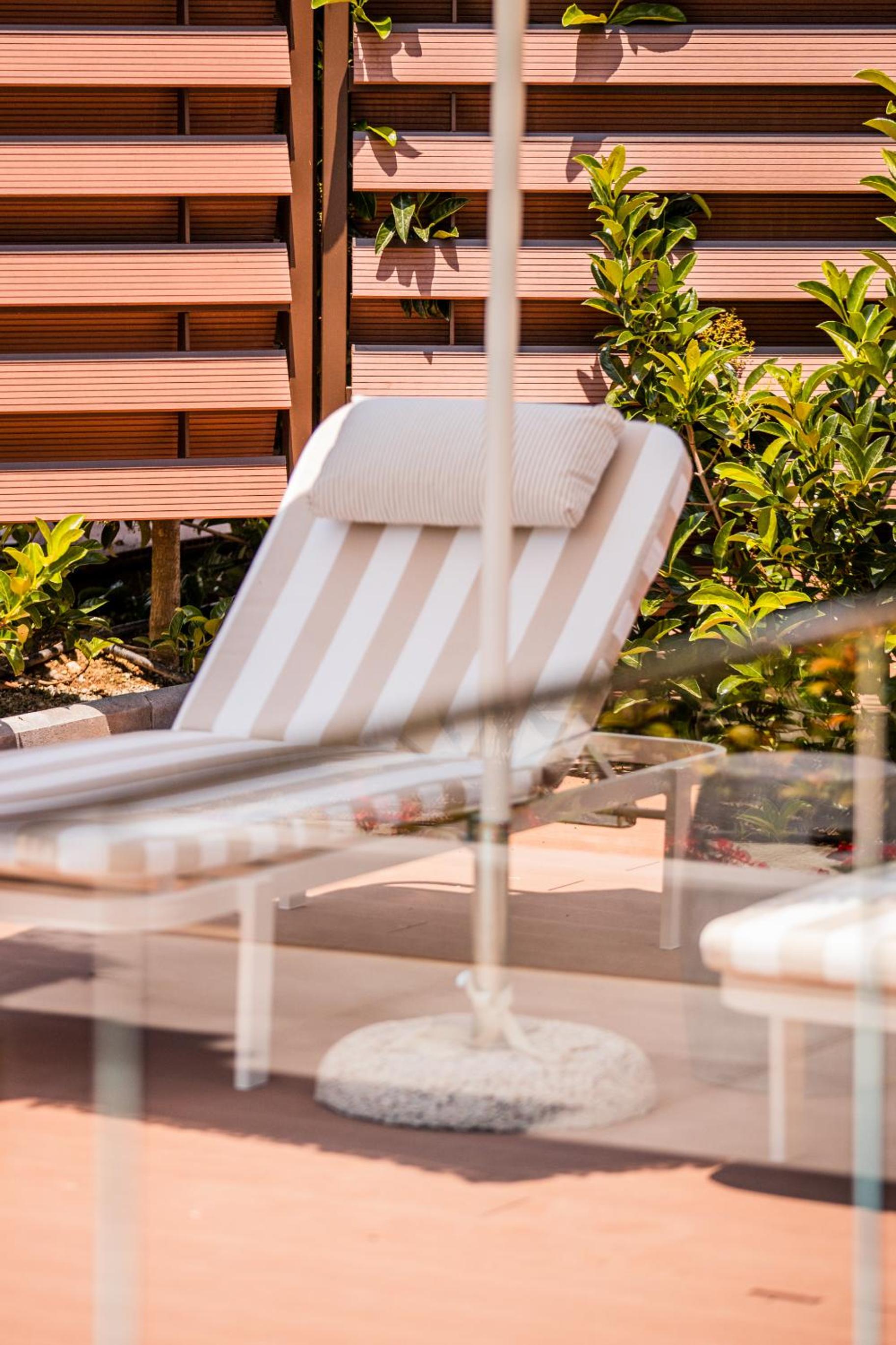 4 Roses Pool Villas