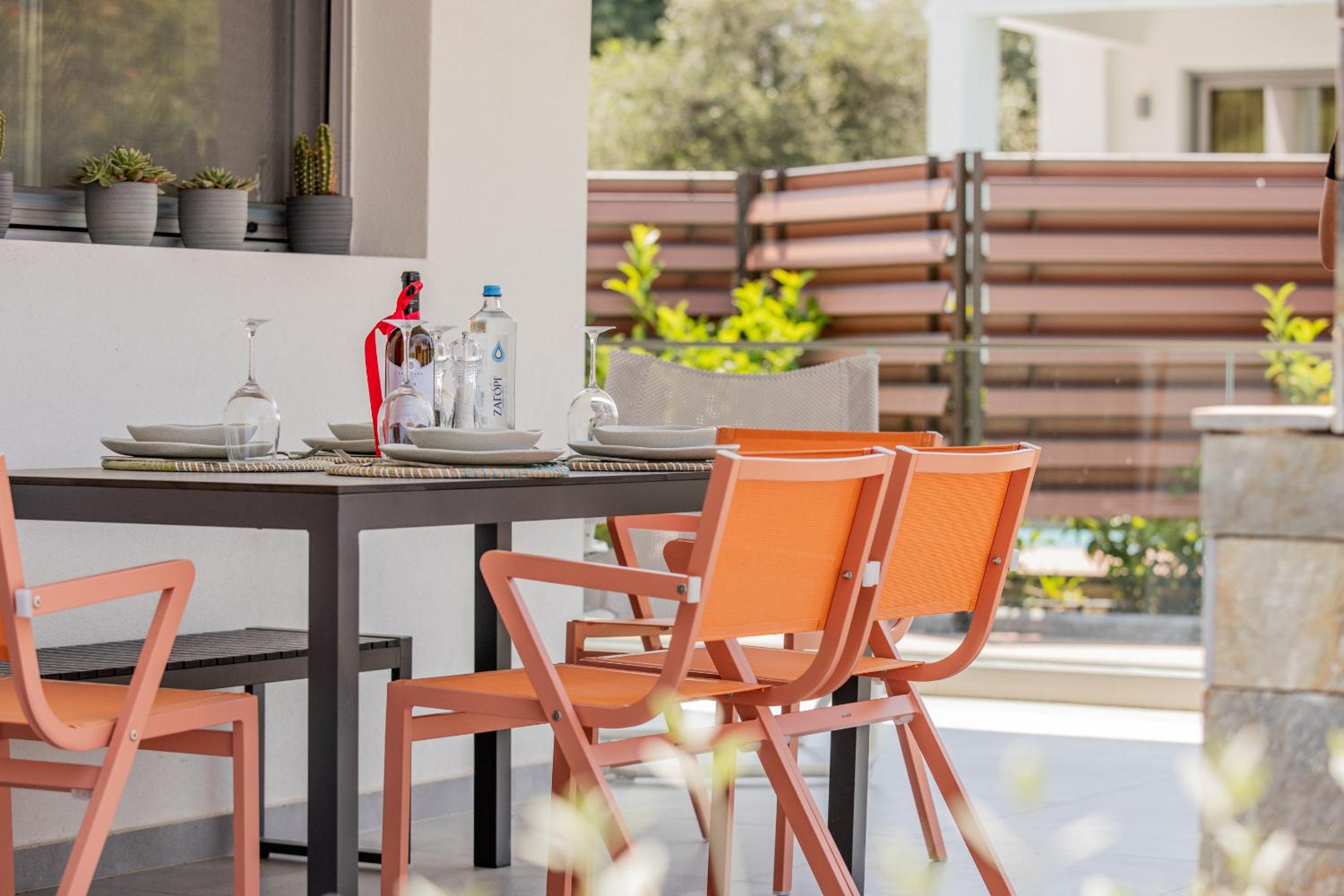 4 Roses Pool Villas
