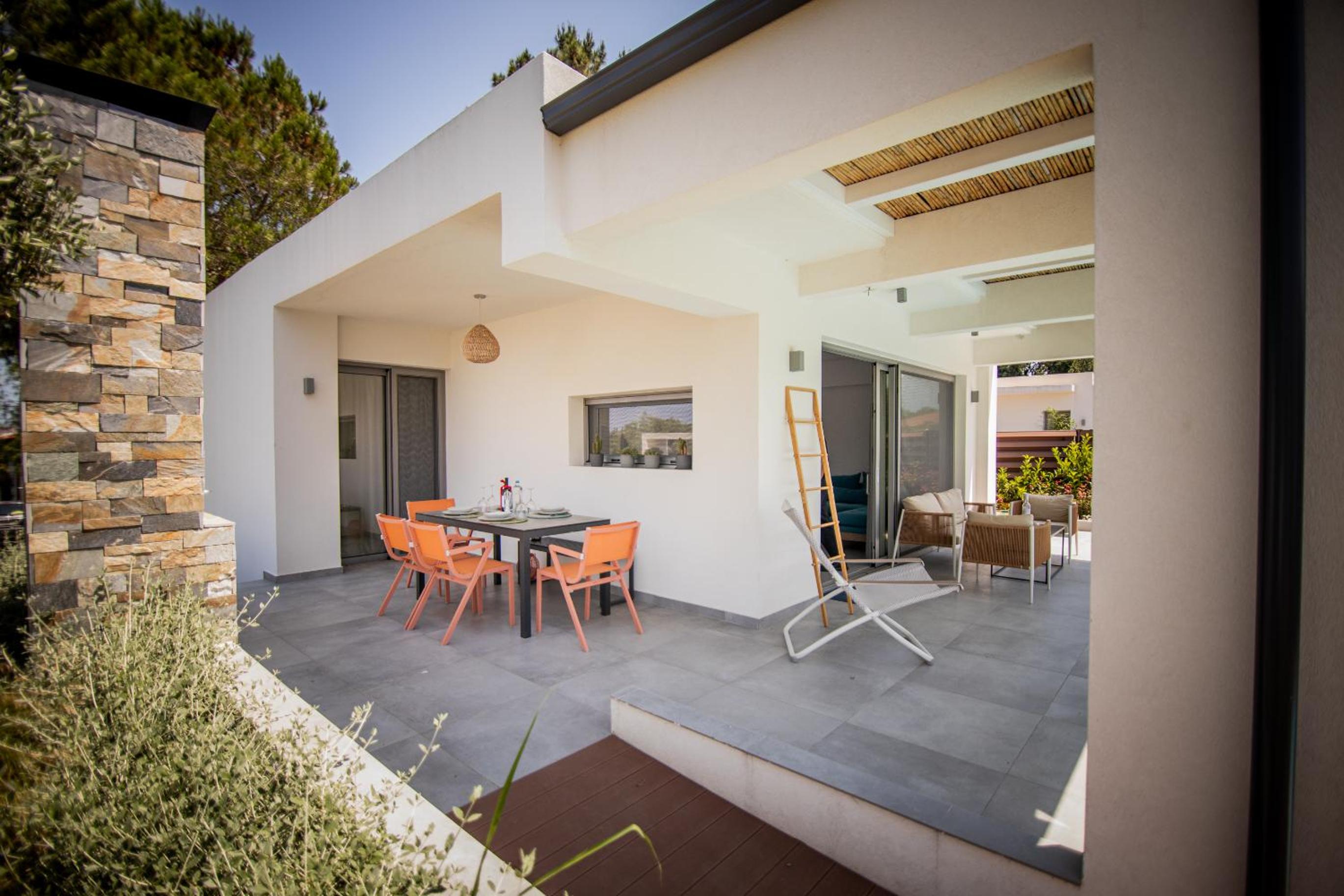 4 Roses Pool Villas