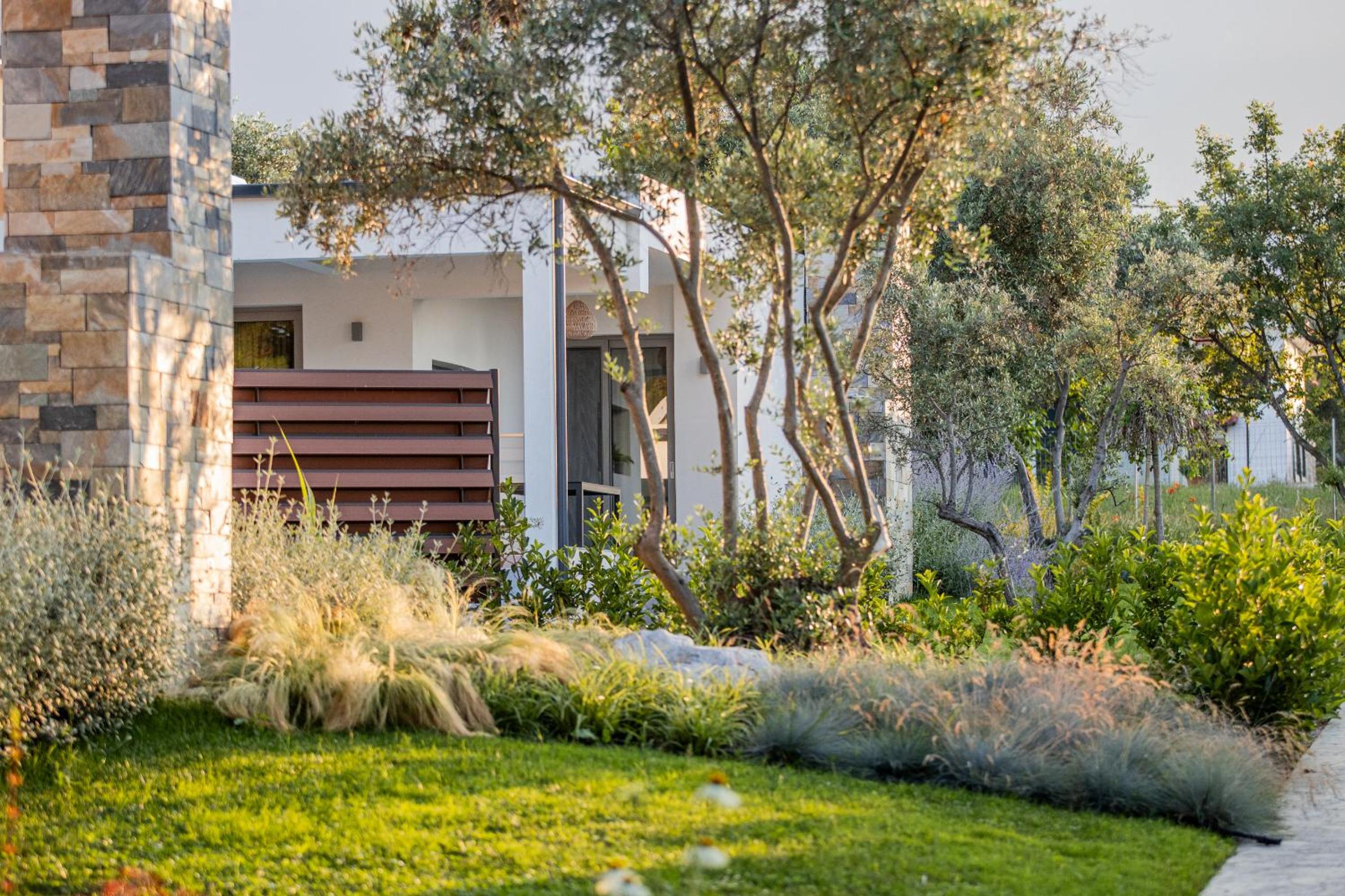 4 Roses Pool Villas