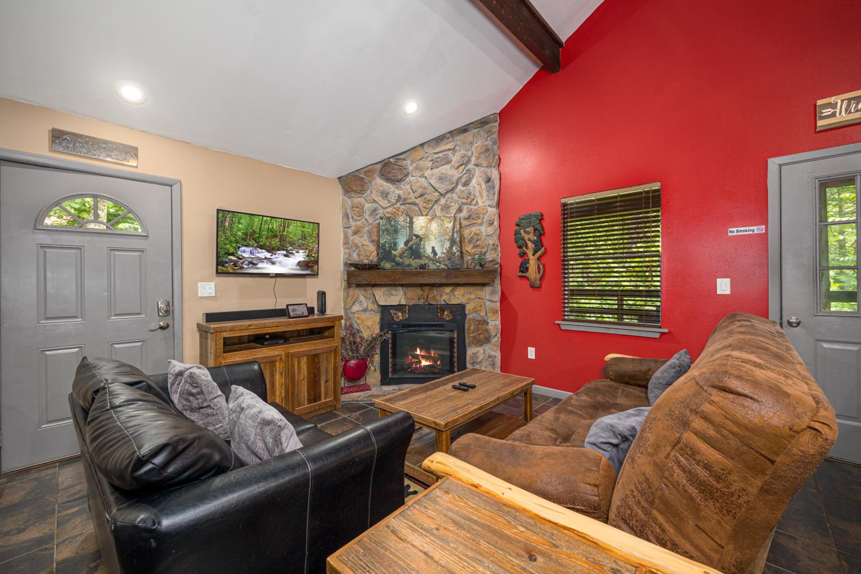 Bear Creek Hollow, FREE Dollywood ticket & more! 2 King bedrooms and loft w hot tub, game room WiFi view 3