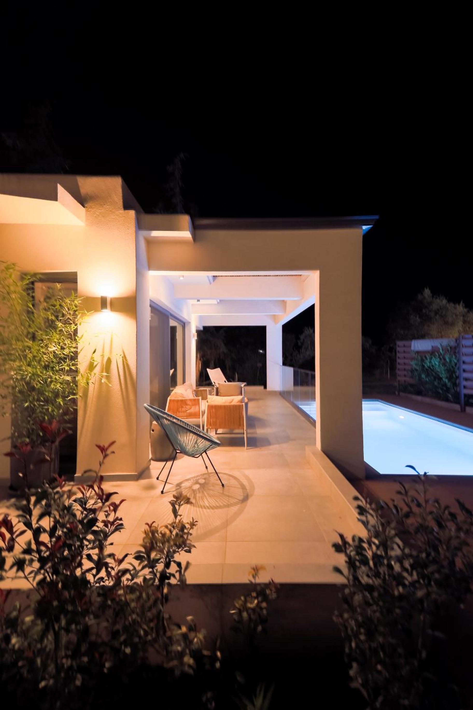 4 Roses Pool Villas