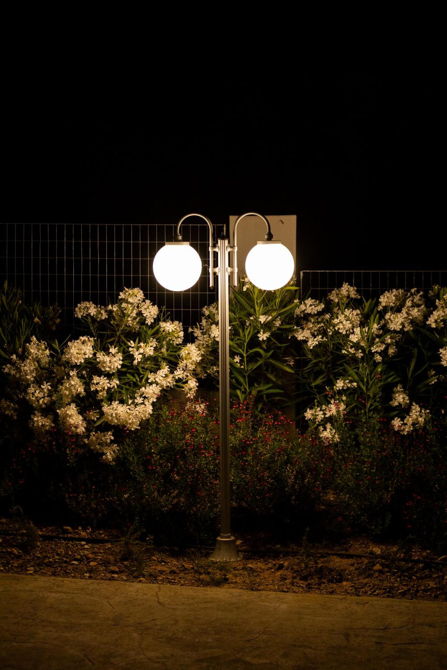 4 Roses Pool Villas