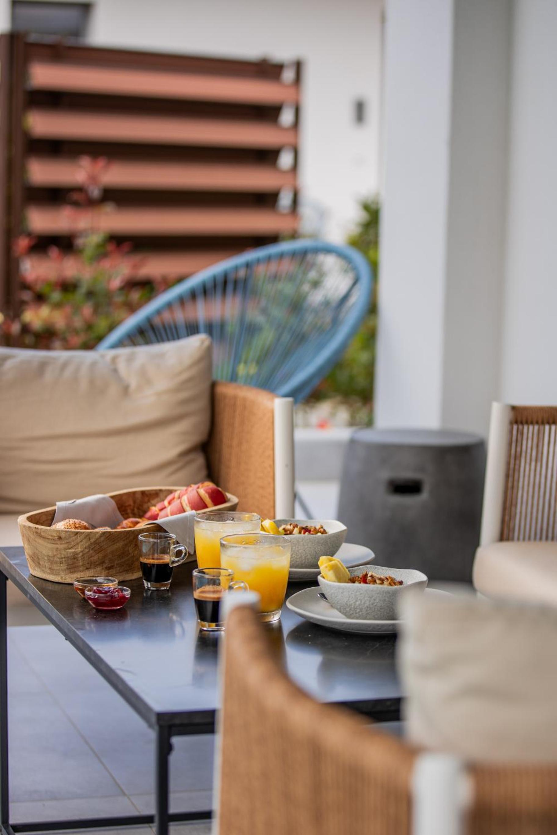 4 Roses Pool Villas