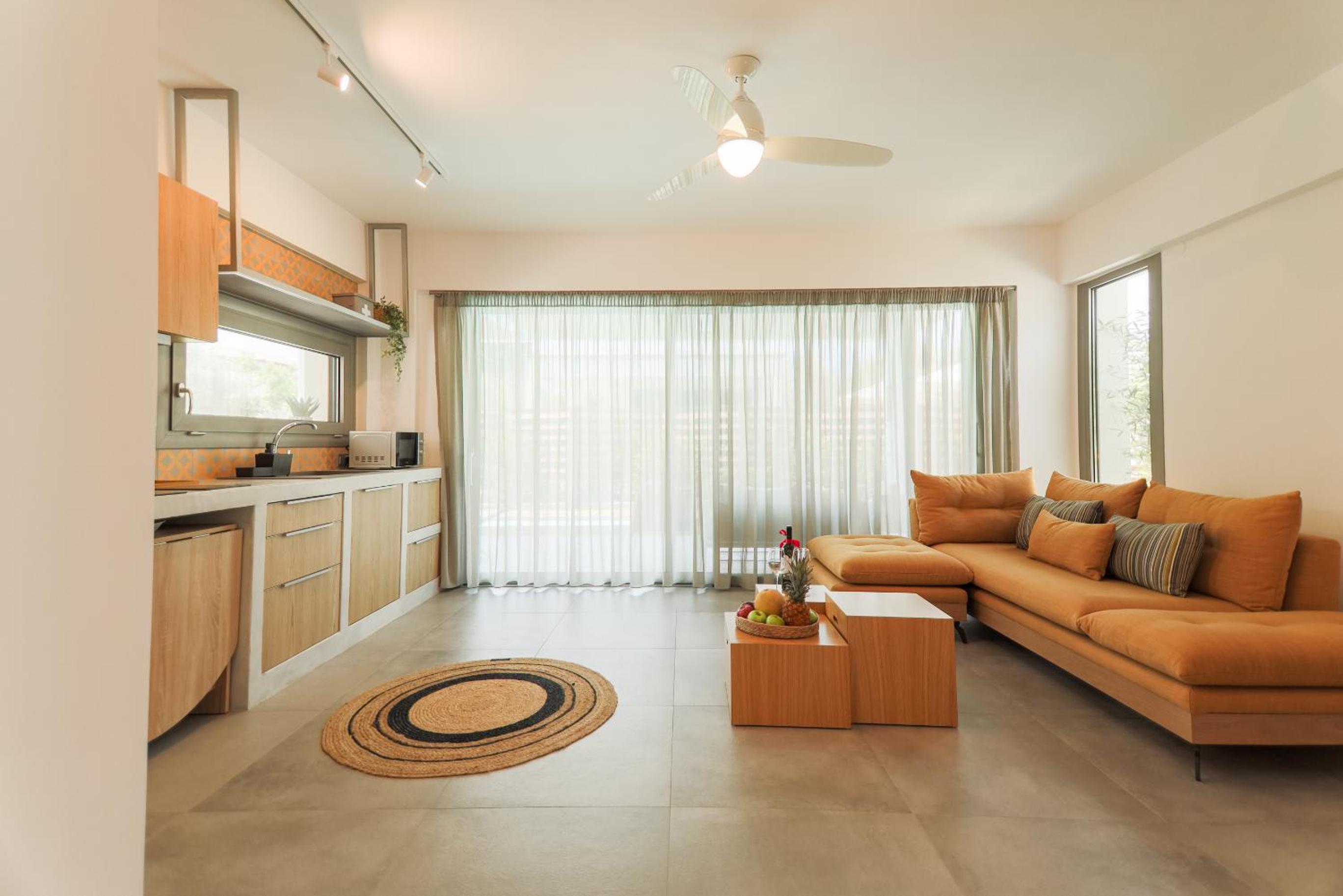 4 Roses Pool Villas
