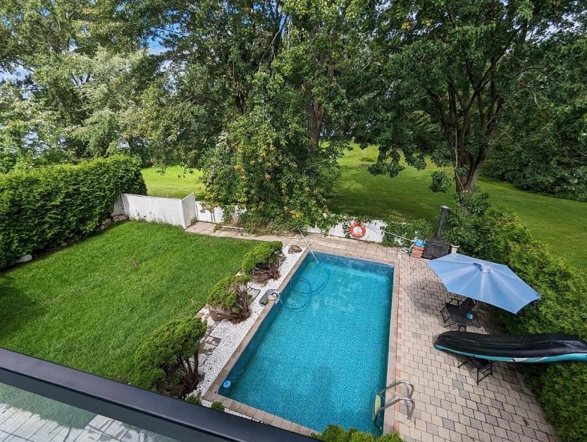 Impeccable, modern, river view, renovated cottage