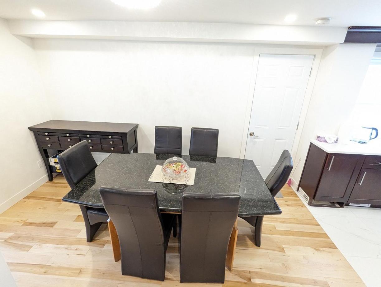 Impeccable, modern, river view, renovated cottage