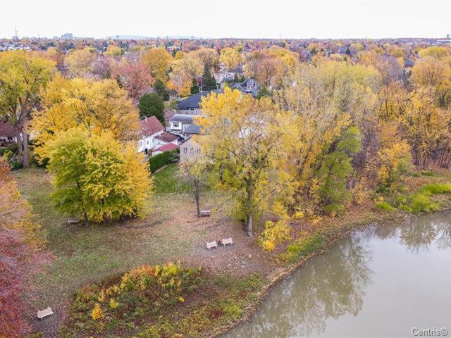 Impeccable, modern, river view, renovated cottage