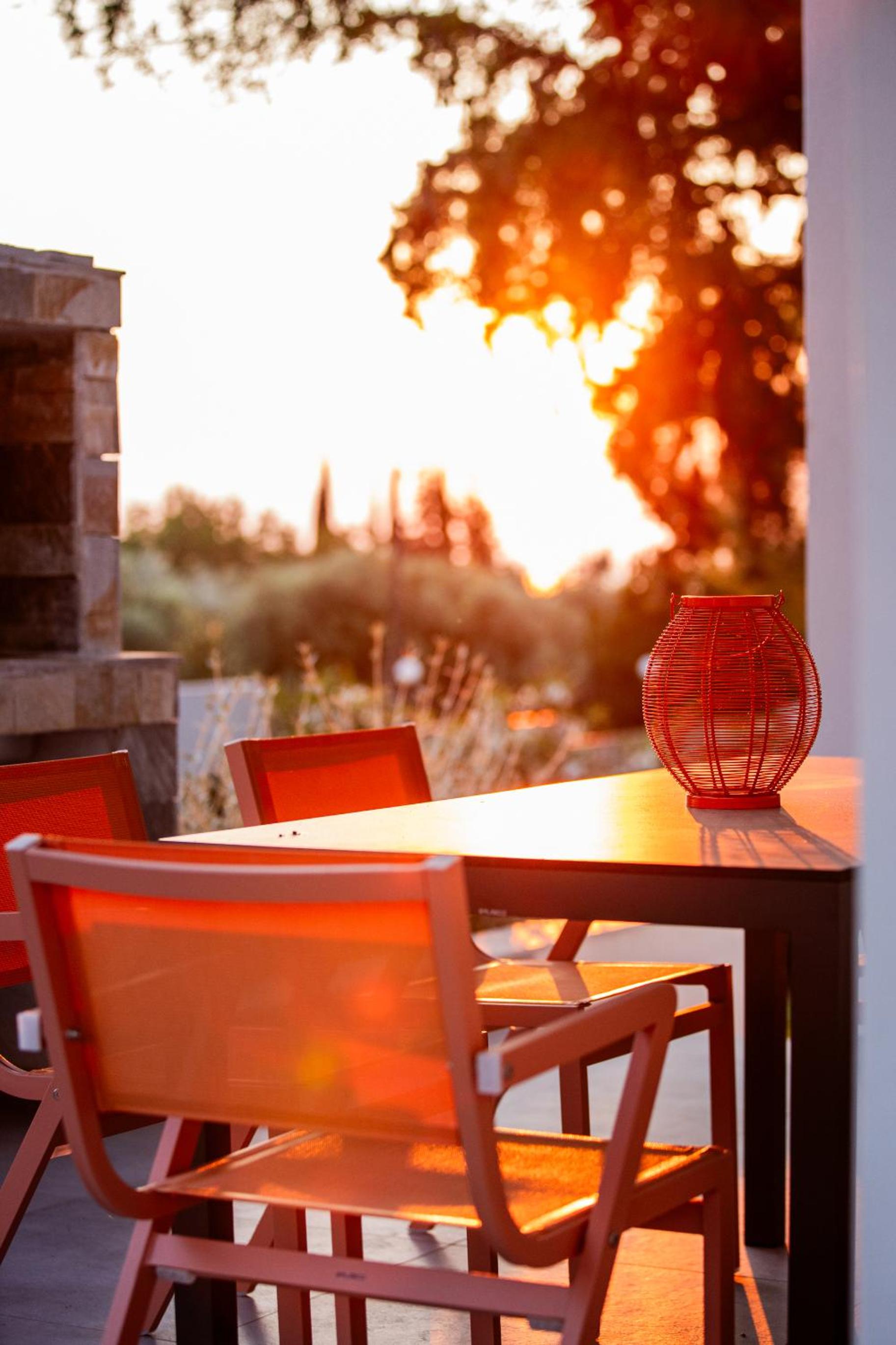 4 Roses Pool Villas