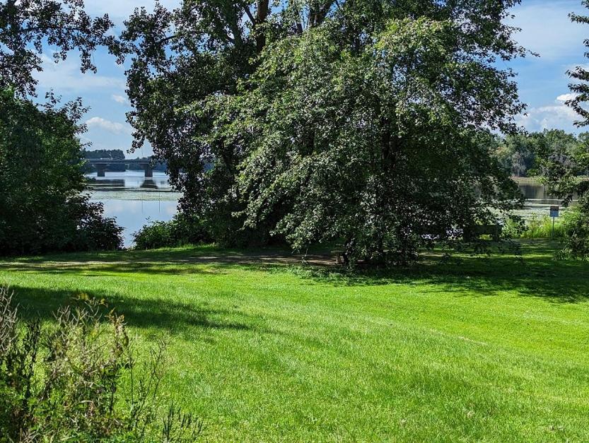 Impeccable, modern, river view, renovated cottage