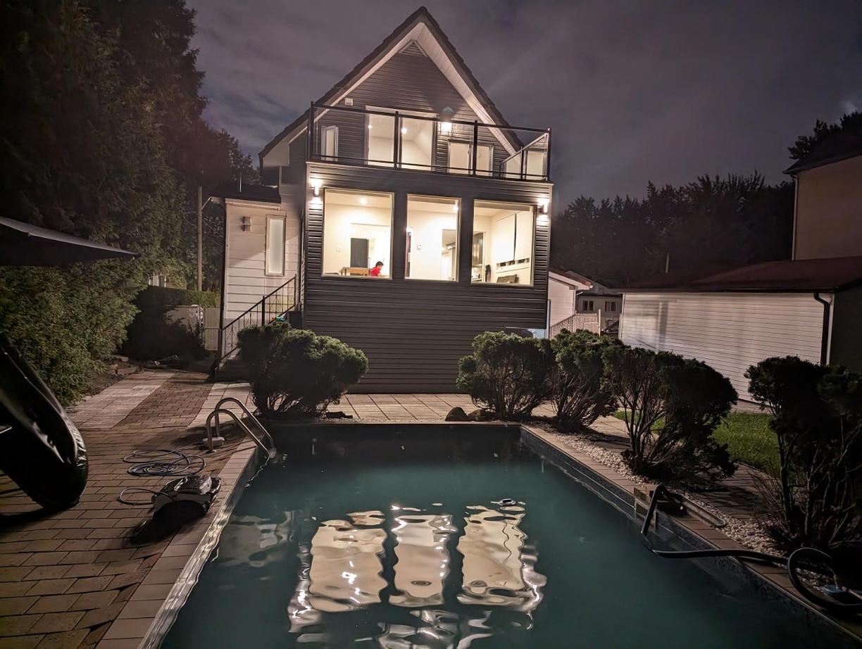 Impeccable, modern, river view, renovated cottage