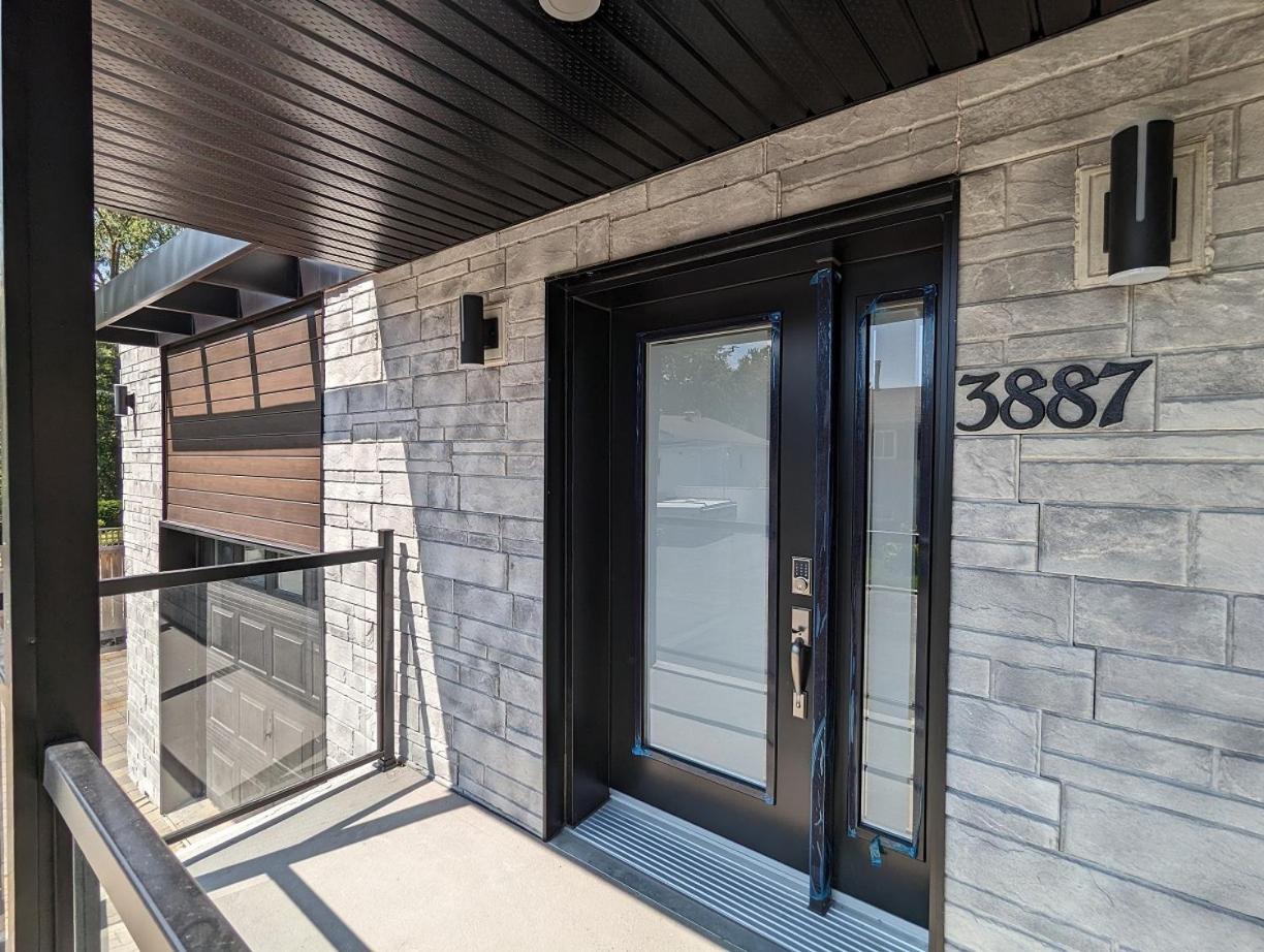 Impeccable, modern, river view, renovated cottage