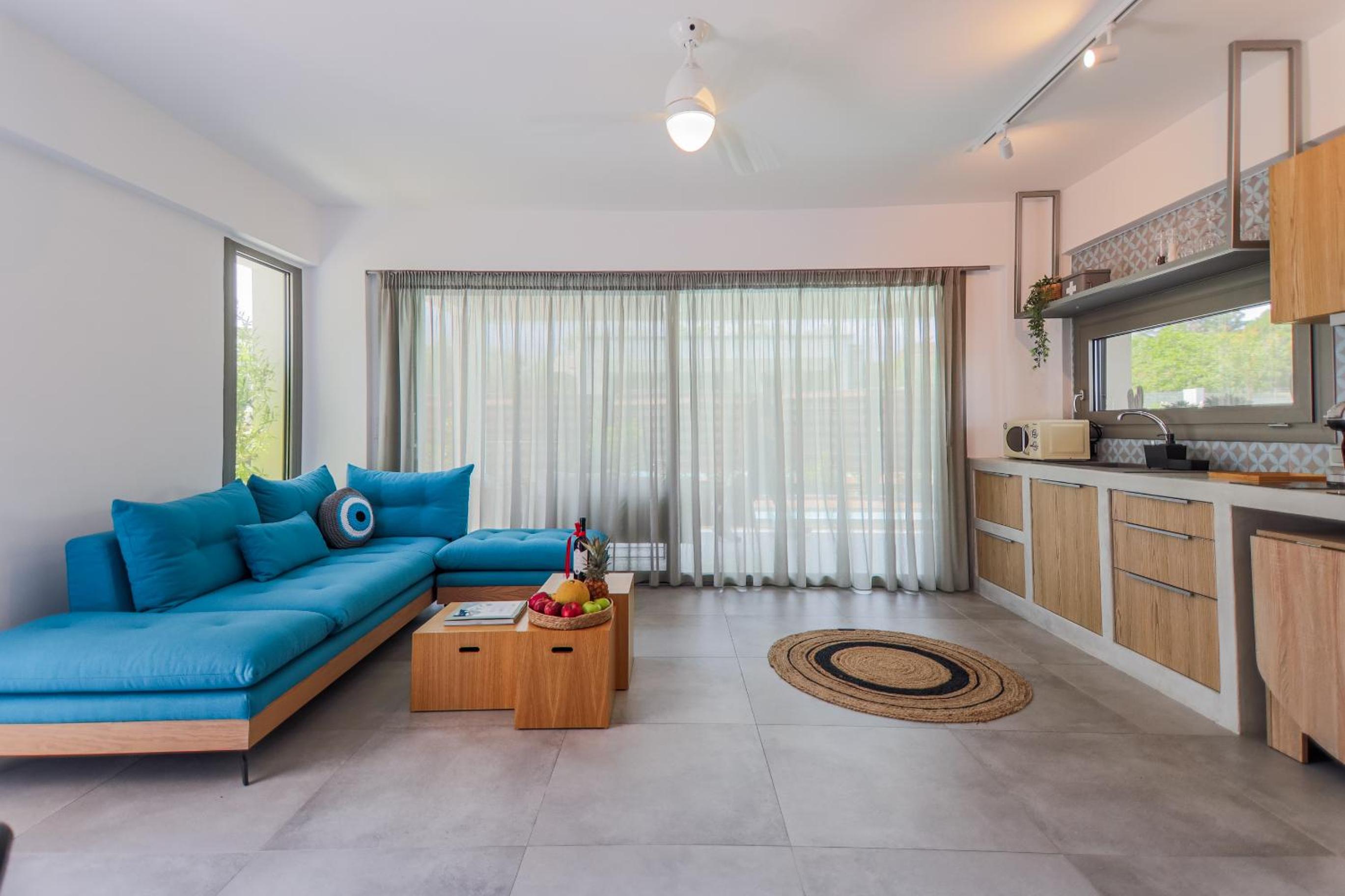 4 Roses Pool Villas