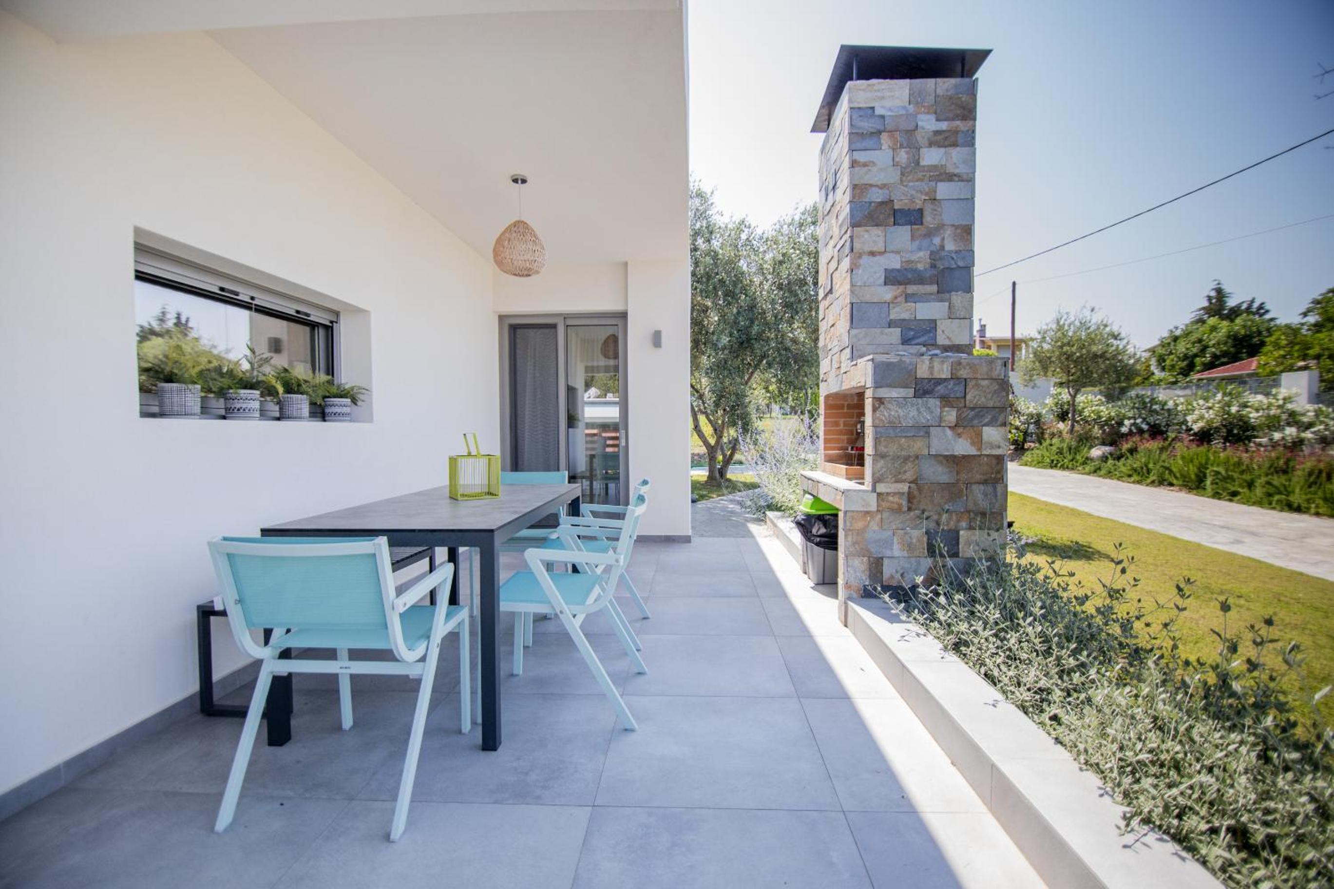 4 Roses Pool Villas