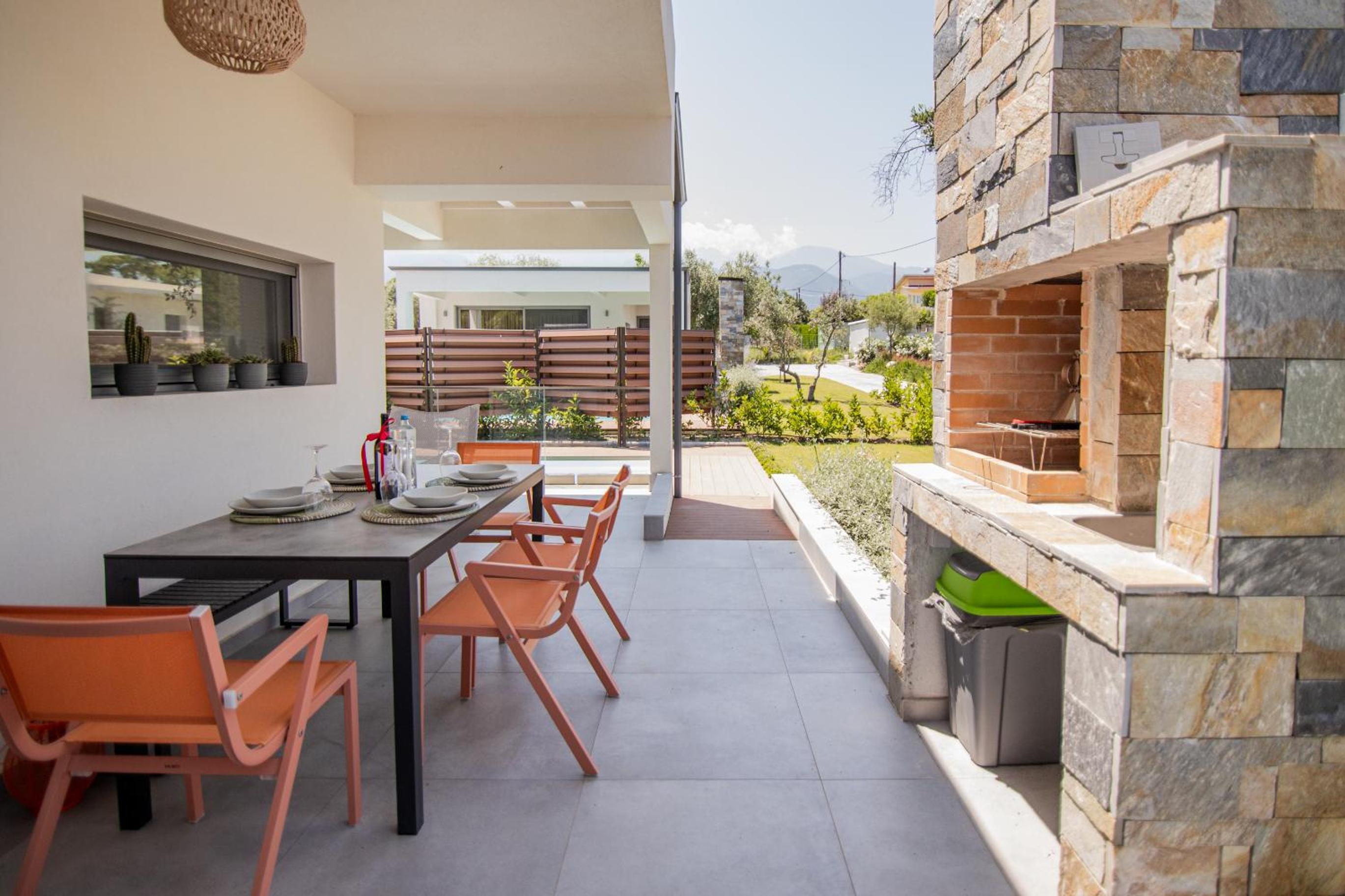 4 Roses Pool Villas