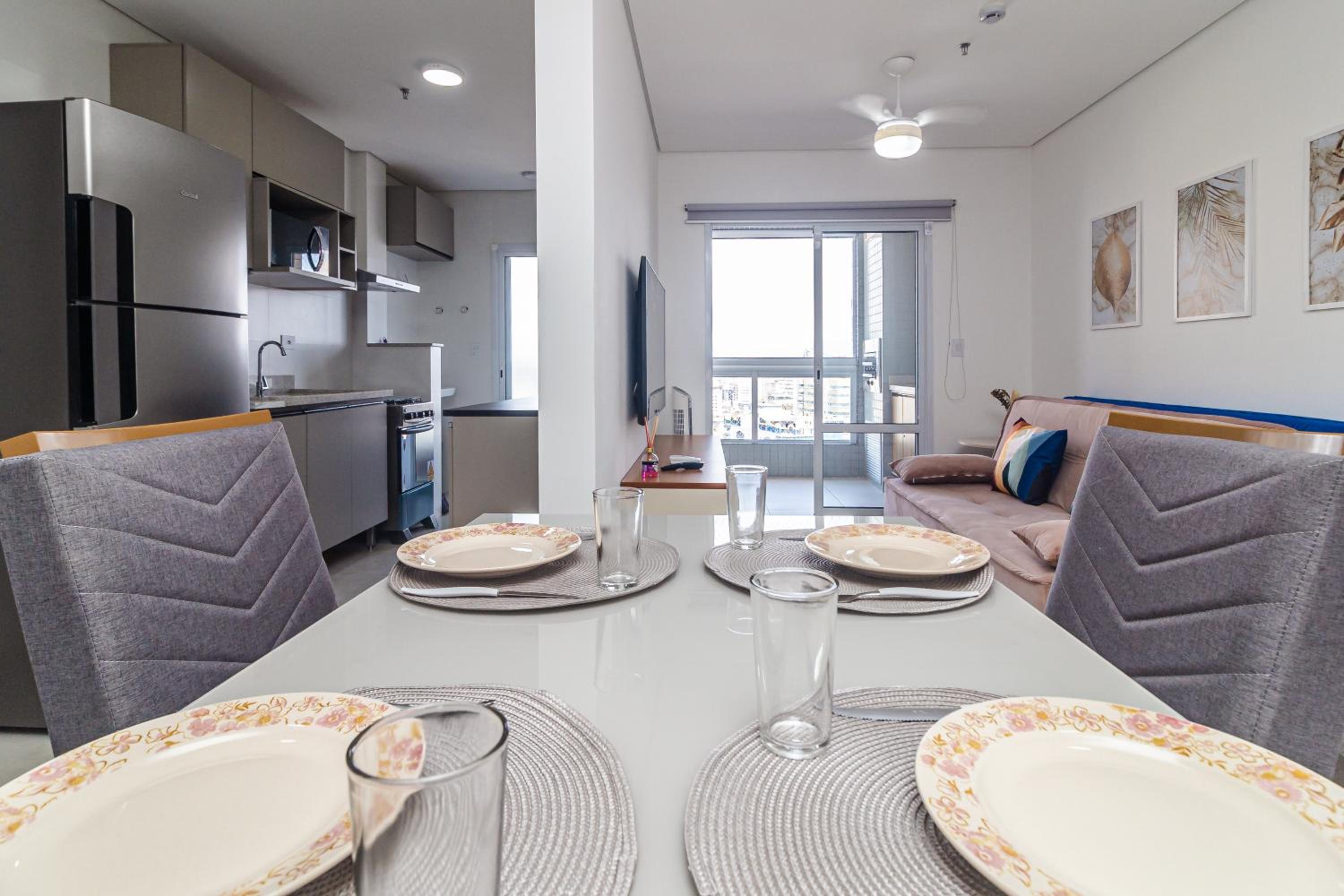 Apartamento Aconchegante e Elegante com Ar-Condicionado, Piscina, Garagem e Varanda Gourmet a 3 min da Praia