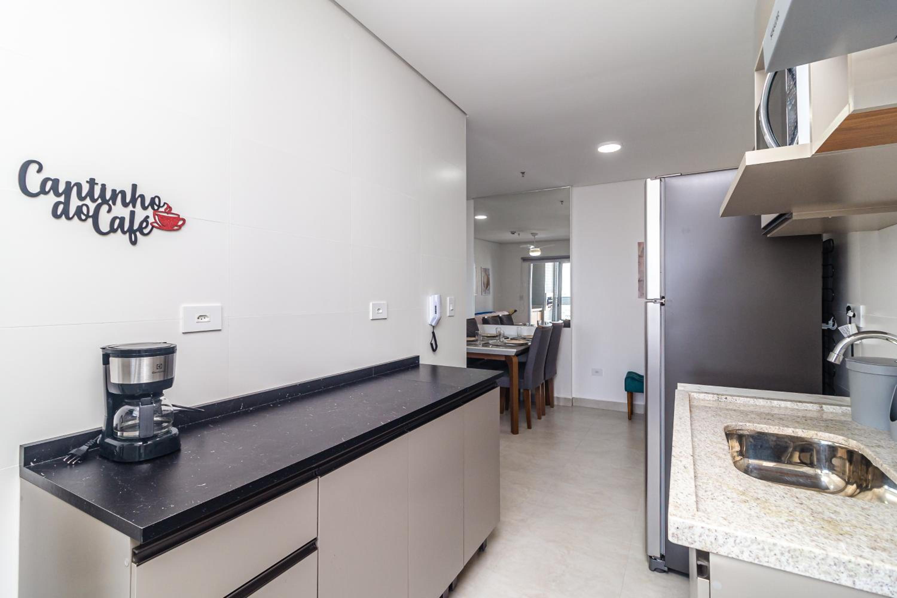 Apartamento Aconchegante e Elegante com Ar-Condicionado, Piscina, Garagem e Varanda Gourmet a 3 min da Praia