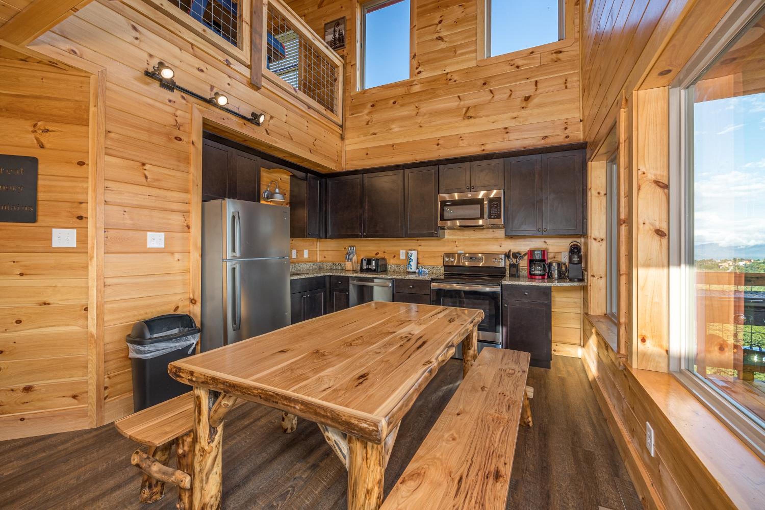 Top O the Mornin' Breathtaking mountain views, seasonal resort pool, hot tub, game room, Wi-Fi view 5