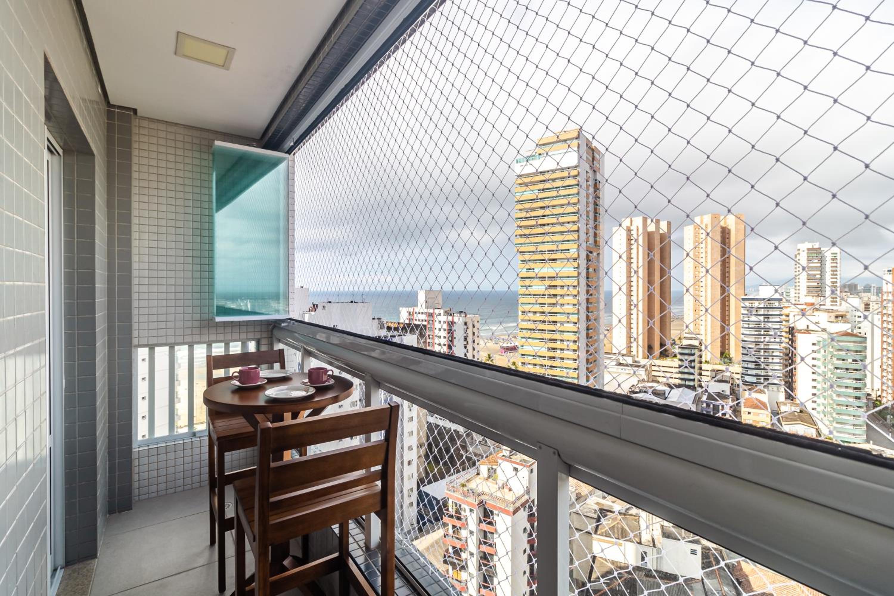 Apartamento Aconchegante e Elegante com Ar-Condicionado, Piscina, Garagem e Varanda Gourmet a 3 min da Praia