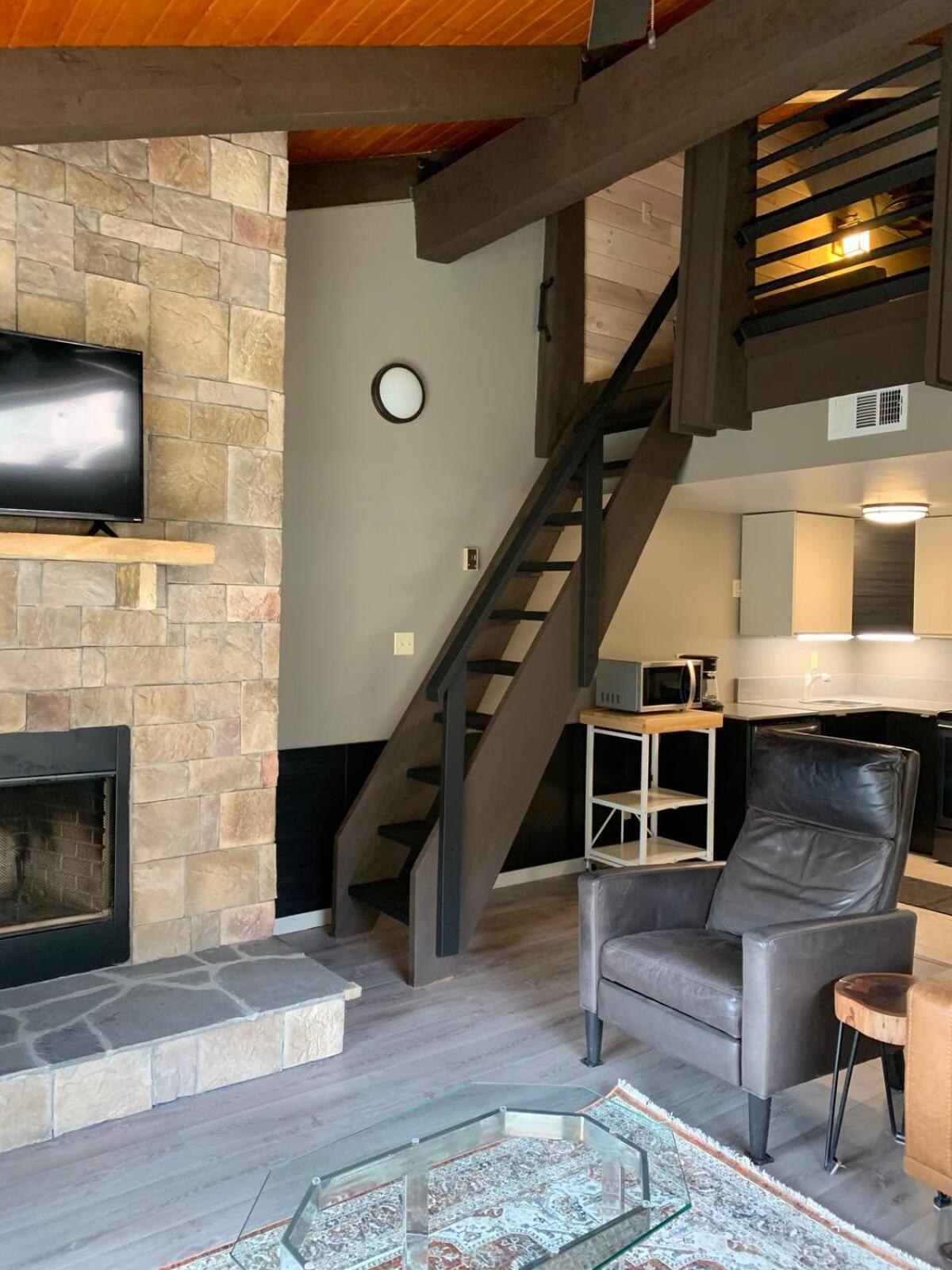 FREE Dollywood ticket & more, second level condo w king bed loft view 5