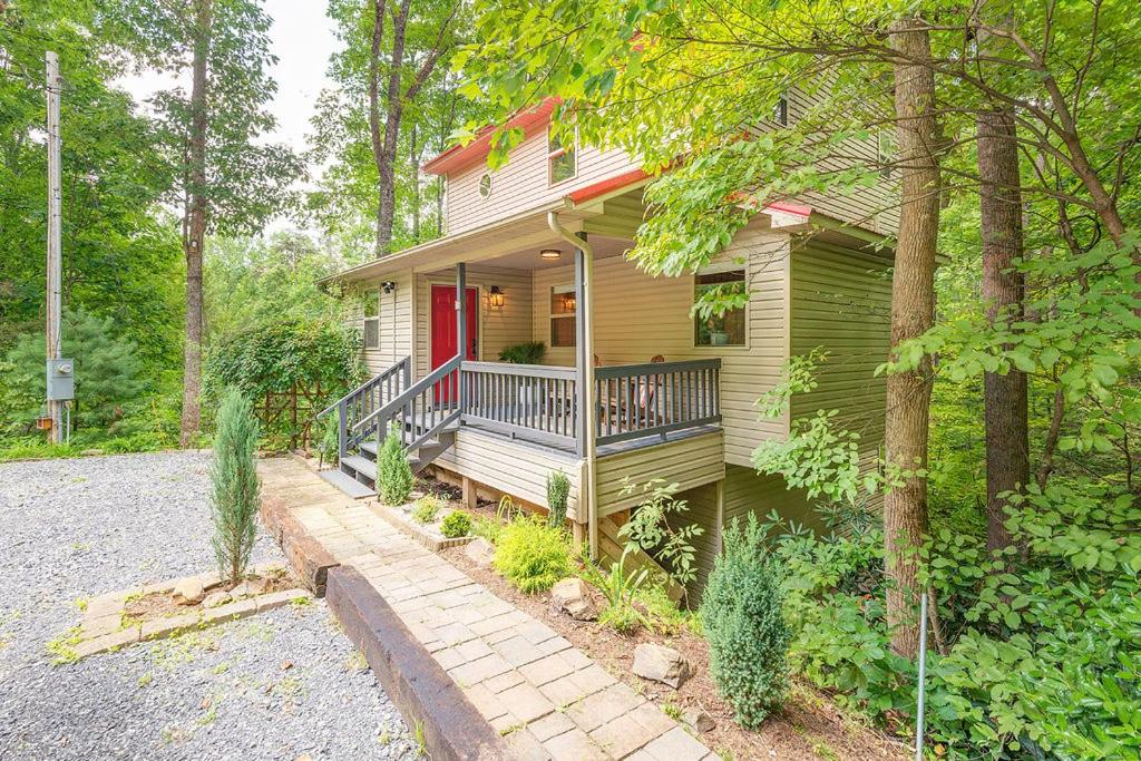 Free tickets! Sleeps 10 SECLUDED Cosby cabin on 7 acres w hot tub, game room! view 4
