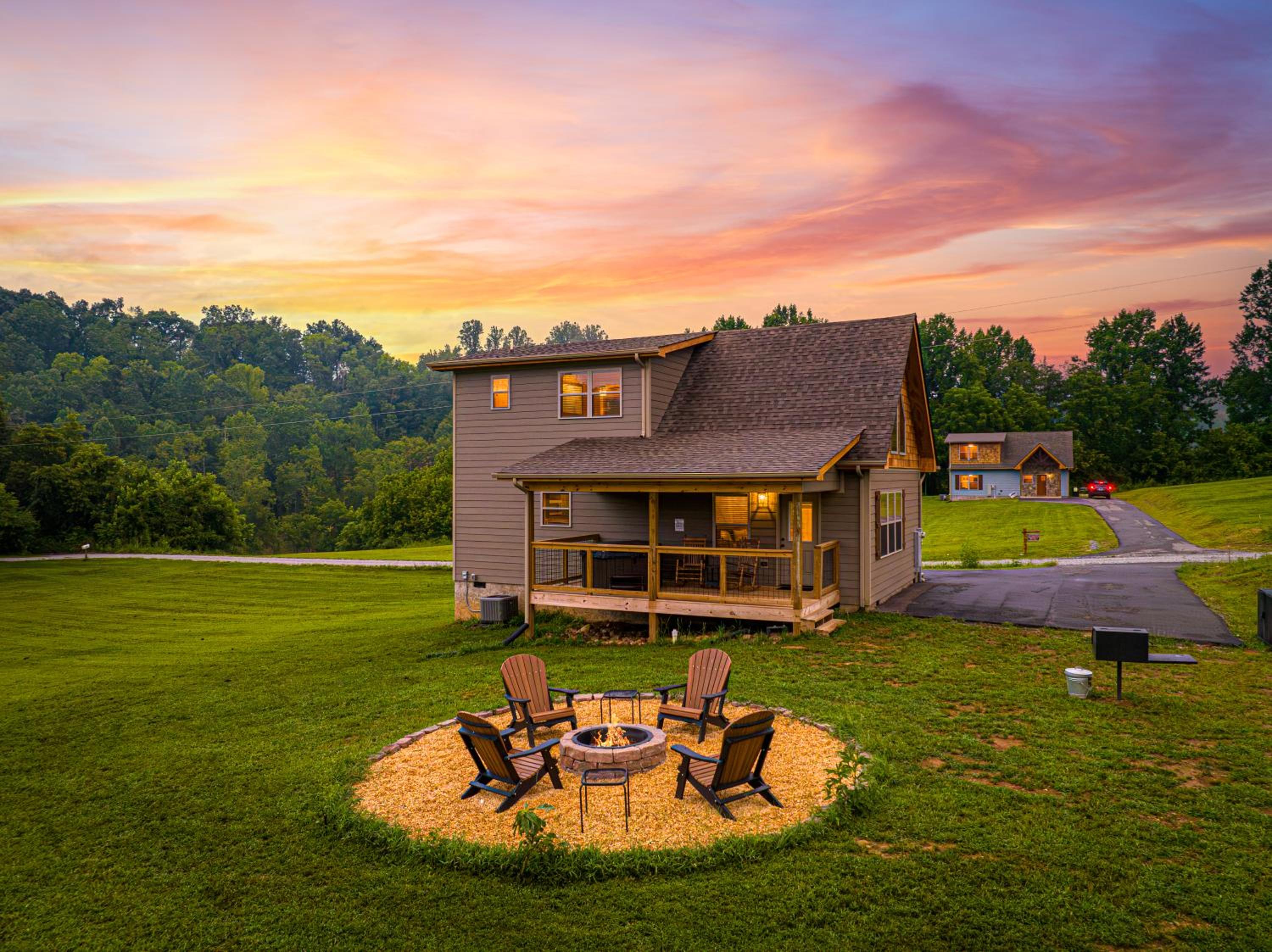Misty Morning Meadow Breathtaking Smoky Mountain Cabin with Hot Tub, Views, & Free Tickets