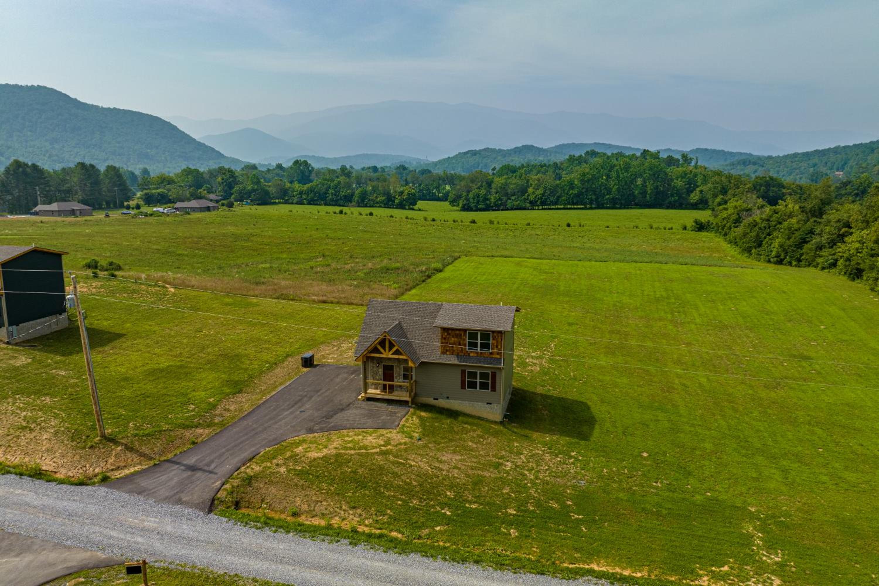Misty Morning Meadow Breathtaking Smoky Mountain Cabin with Hot Tub, Views, & Free Tickets