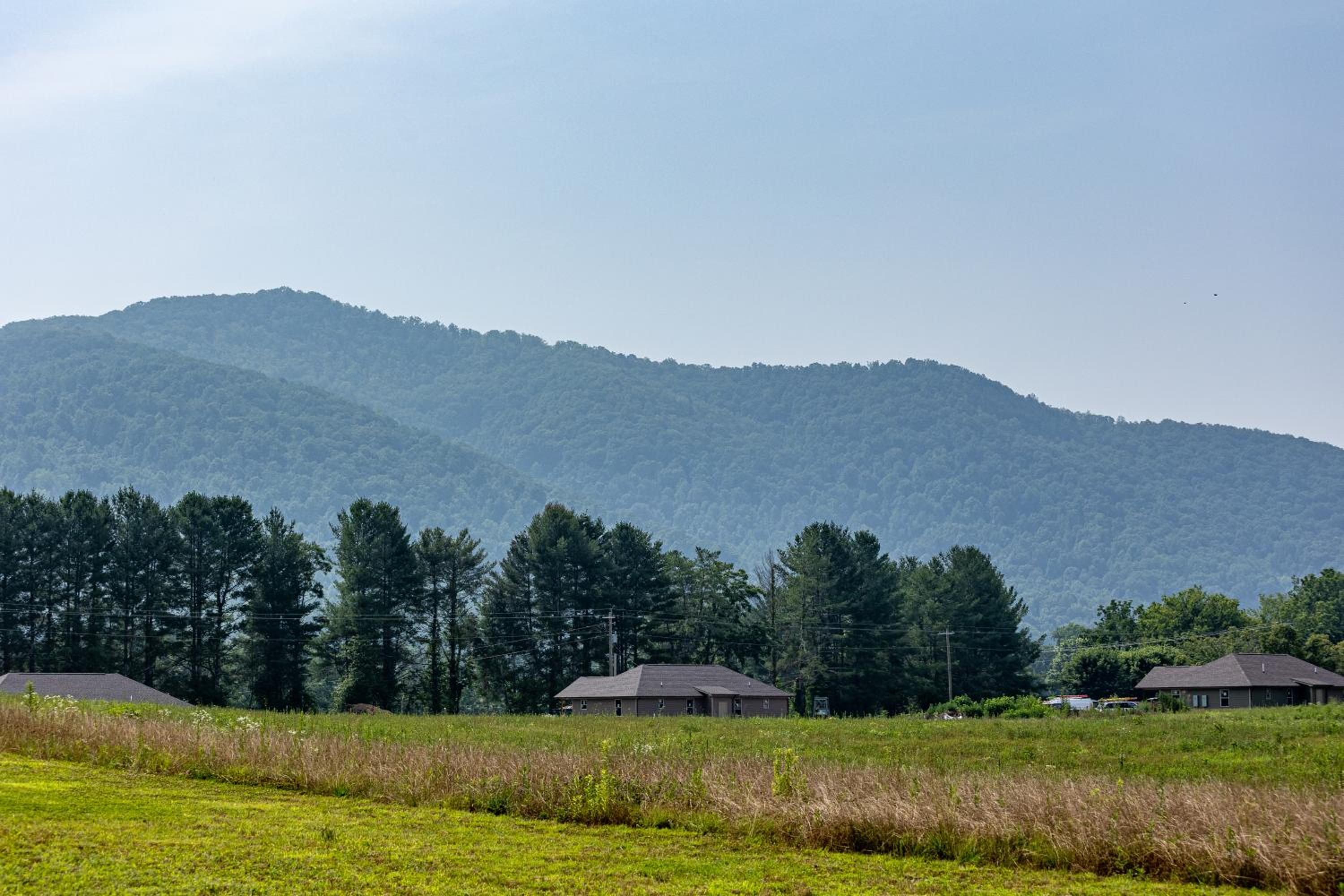 Misty Morning Meadow Breathtaking Smoky Mountain Cabin with Hot Tub, Views, & Free Tickets