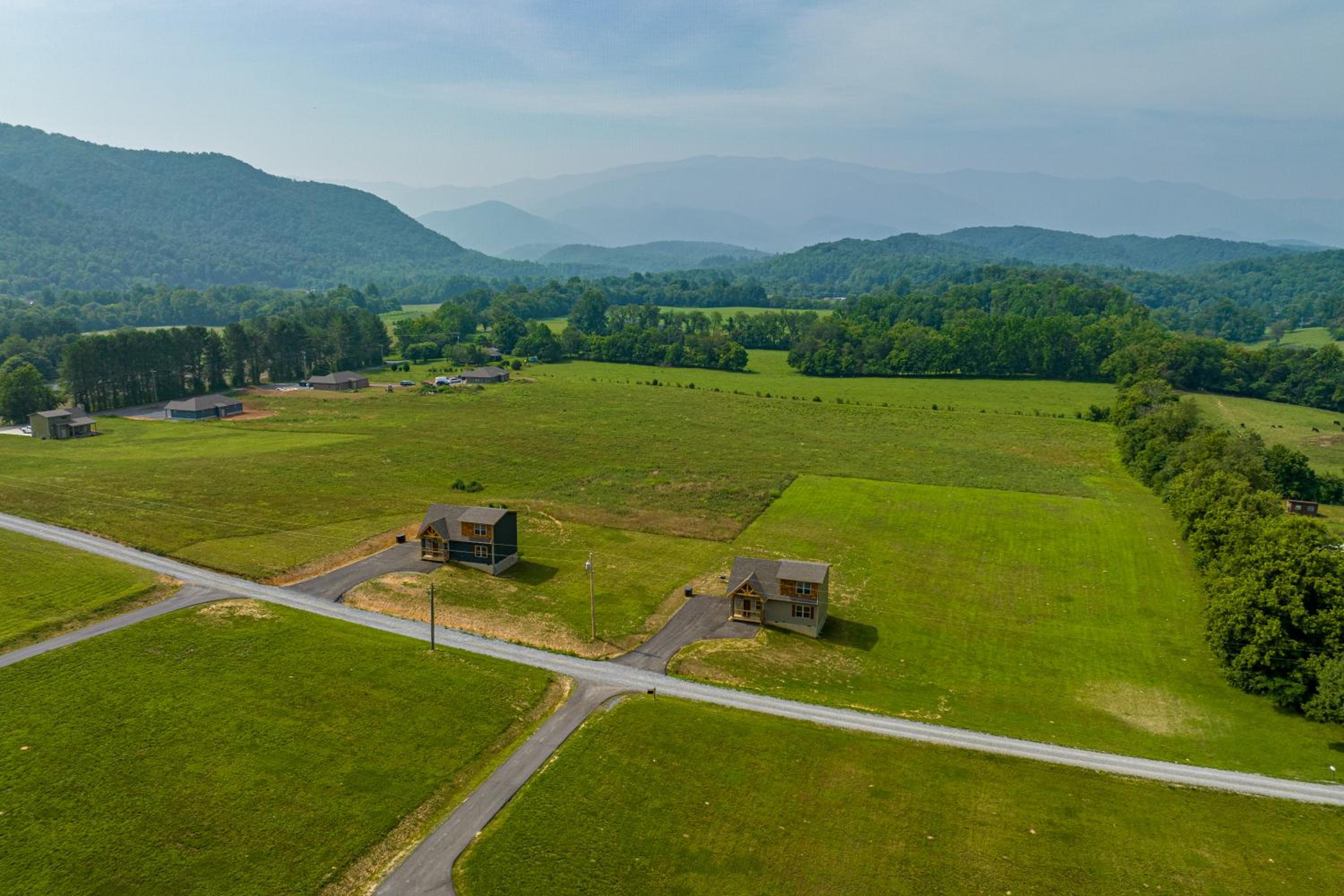 Misty Morning Meadow Breathtaking Smoky Mountain Cabin with Hot Tub, Views, & Free Tickets
