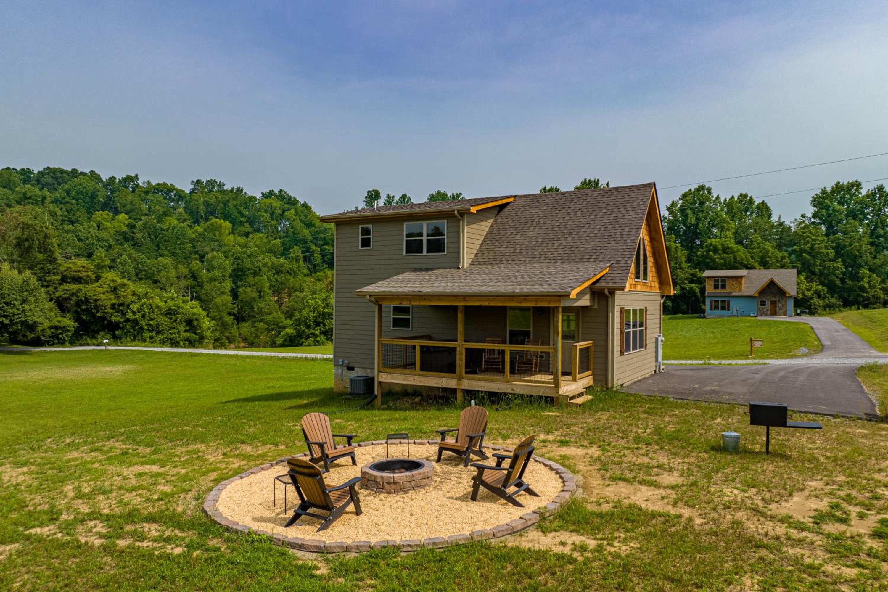 Misty Morning Meadow Breathtaking Smoky Mountain Cabin with Hot Tub, Views, & Free Tickets